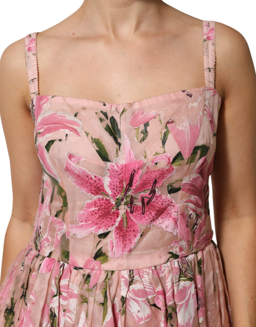 Robe sans manches en coton rose à fleurs et plis de Dolce & Gabbana, style élégant et féminin.