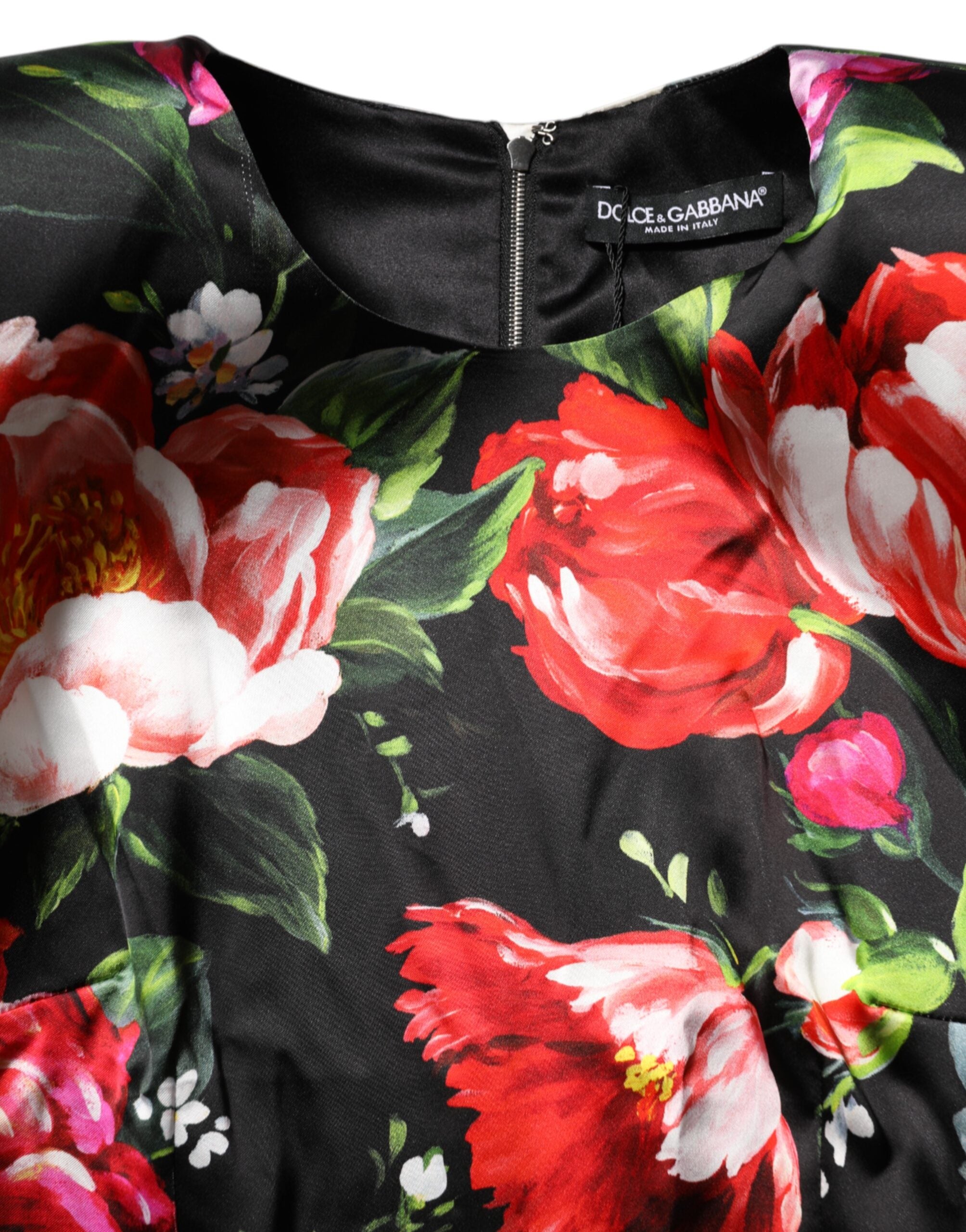 Robe courte Dolce & Gabbana Fiori Pittorici noire avec motifs floraux, ajustée et élégante, portée en soirée.