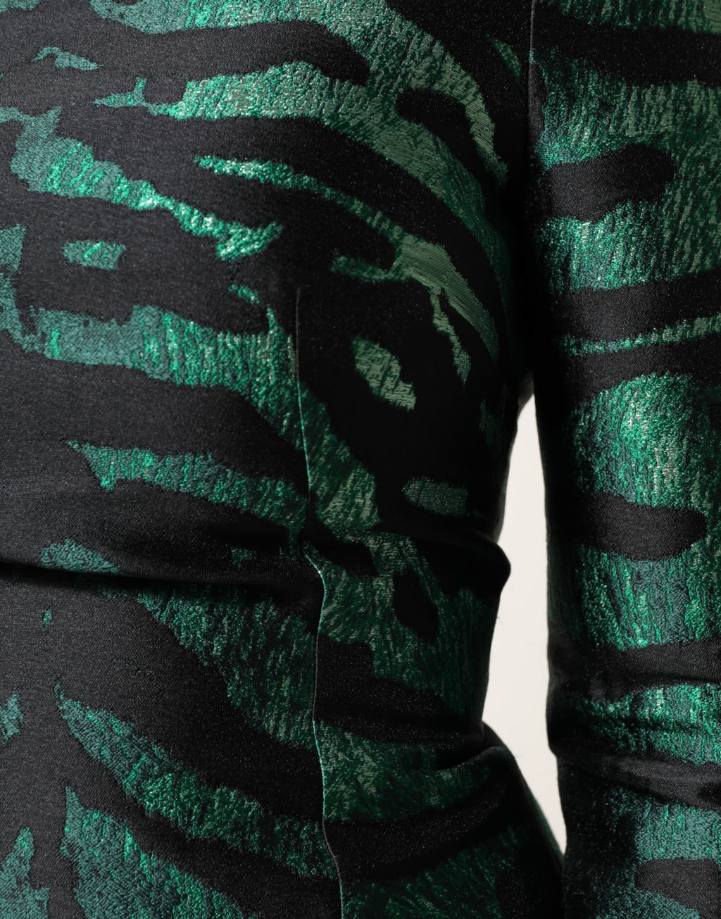 Robe courte longue en jacquard noir vert métallisé de Dolce & Gabbana, élégante et sophistiquée.