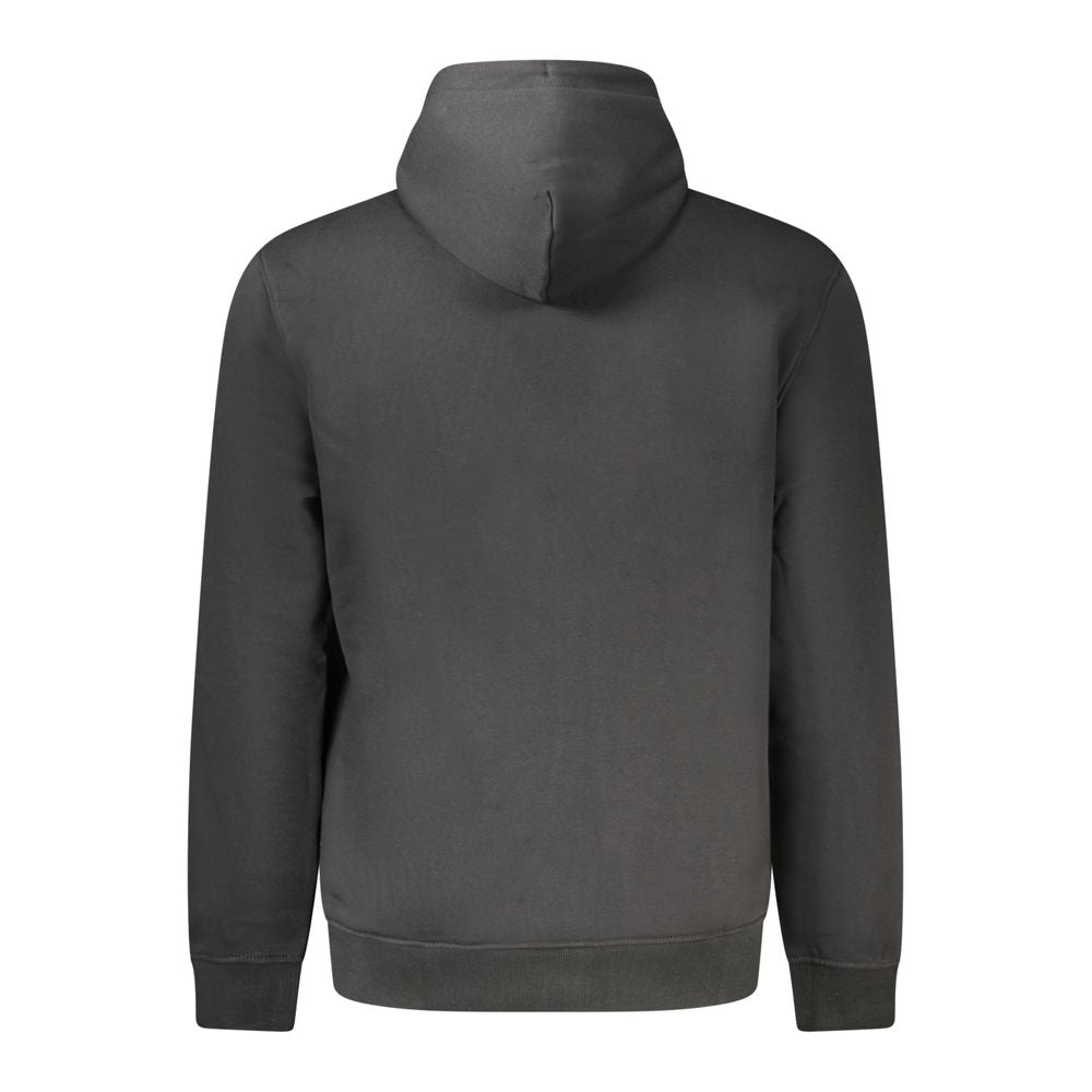 Sweat-shirt homme en coton noir Tommy Hilfiger, à col rond et logo discret sur la poitrine, porté sur un mannequin.