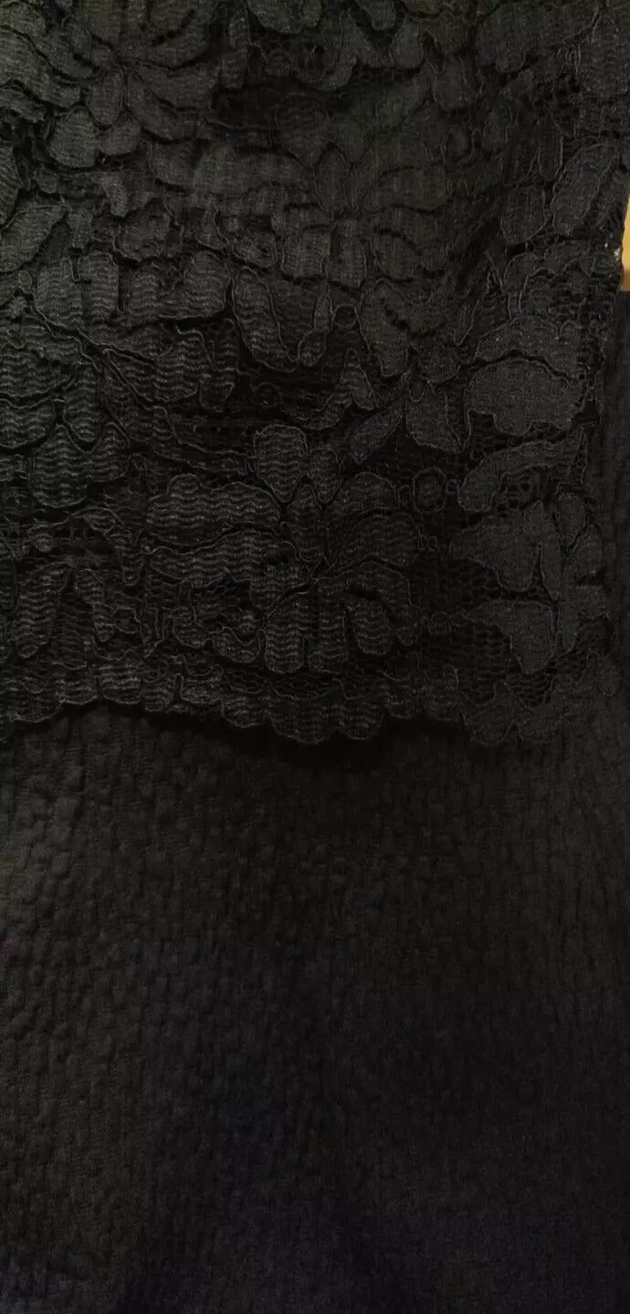 Robe noire en dentelle Dolce & Gabbana, robe moulante et élégante avec détails en dentelle sophistiqués, vêtement de soirée chic.
