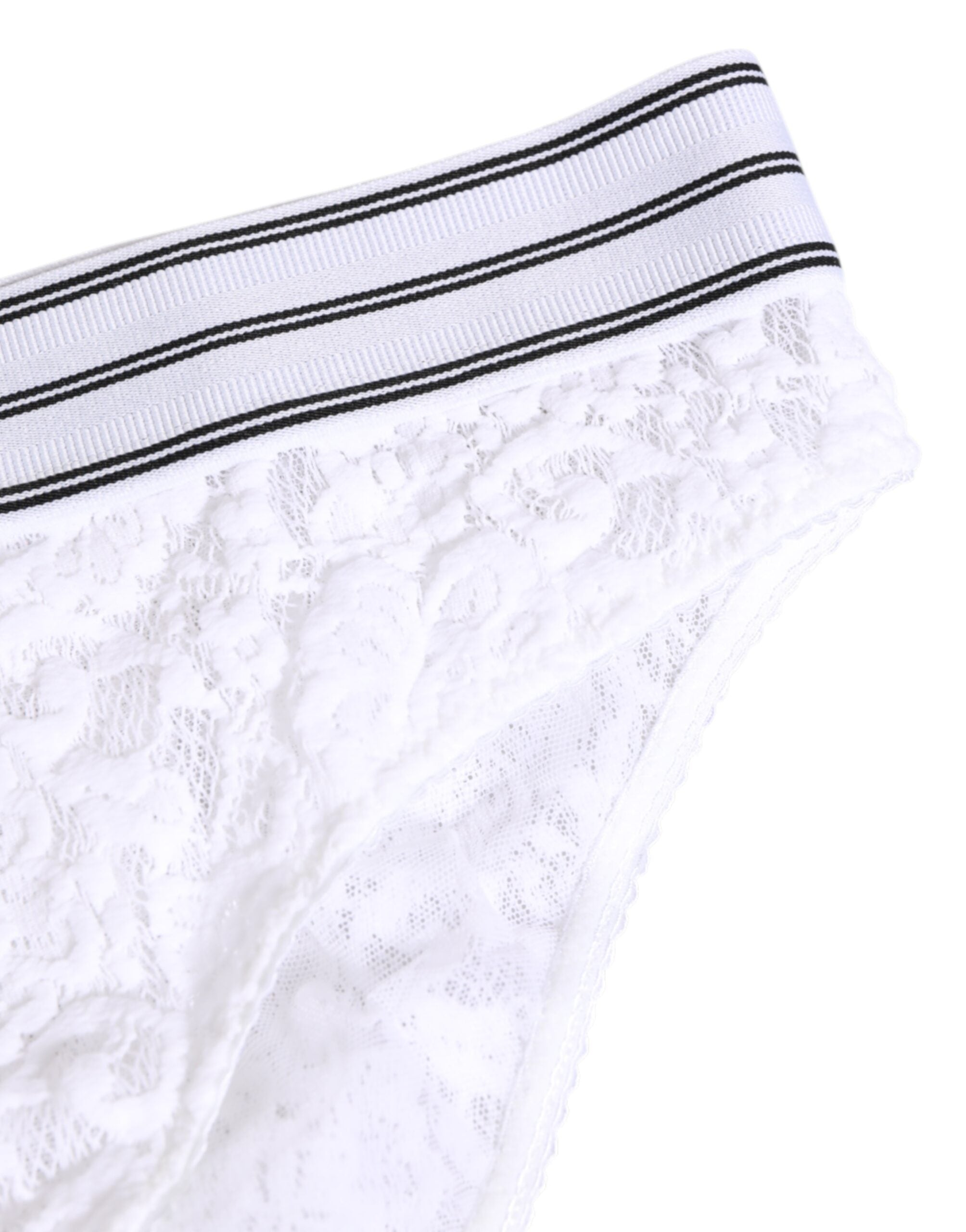 Slip blanc en dentelle Dolce & Gabbana avec logo sur la ceinture, sous-vêtements féminins élégants et confortables.