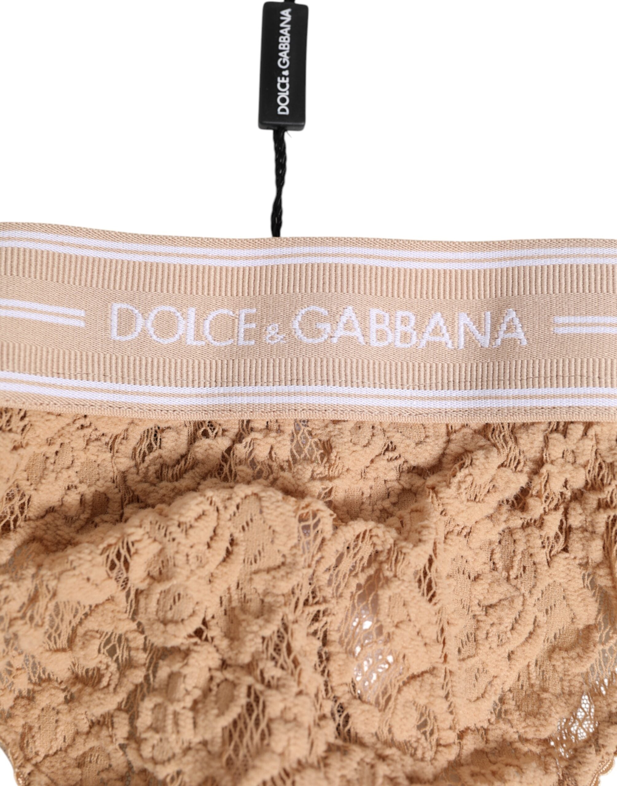 Tang à lacets beige Dolce & Gabbana avec logo en dentelle, taille élastique, sous-vêtement élégant et confortable.