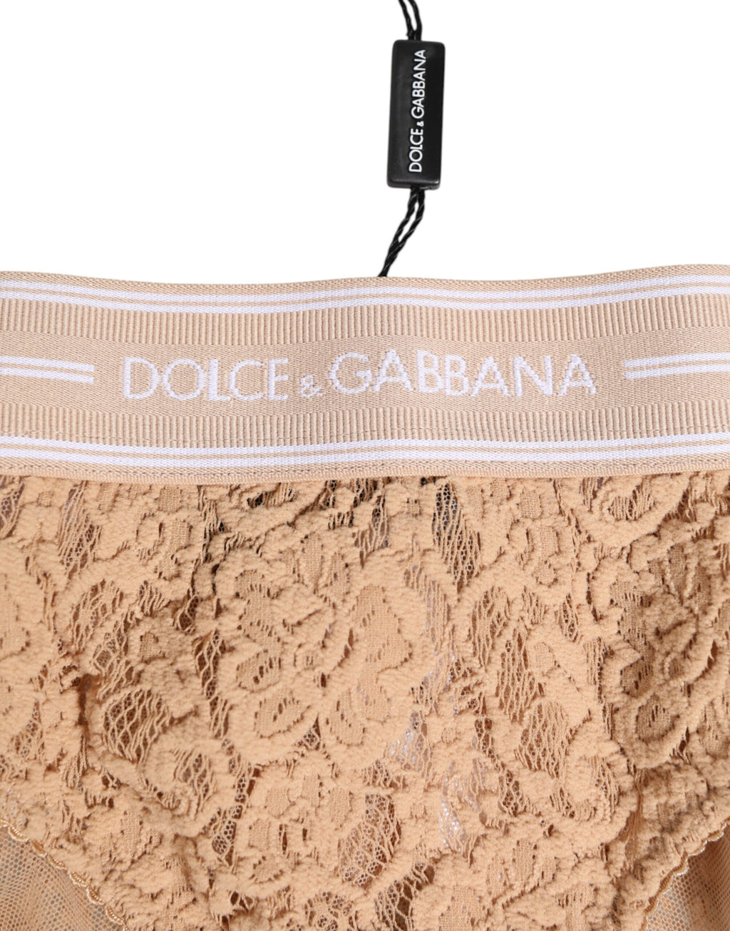 Culotte brésilienne beige Dolce & Gabbana en dentelle avec logo sur la ceinture, sous-vêtements élégants et confortables.