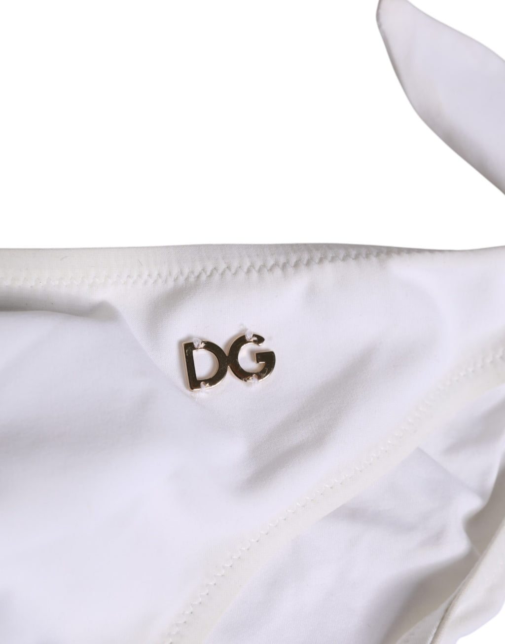 Culotte de bikini blanche Dolce & Gabbana avec logo et liens sur les côtés, conçue pour un style élégant et confortable.