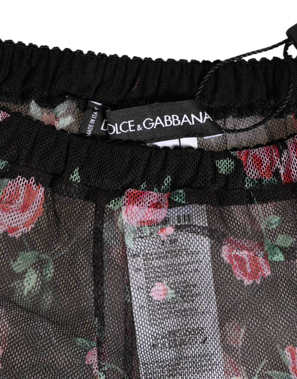 Sous-vêtements en dentelle noire et rose Dolce & Gabbana, maillage délicat et détails floraux élégants.
