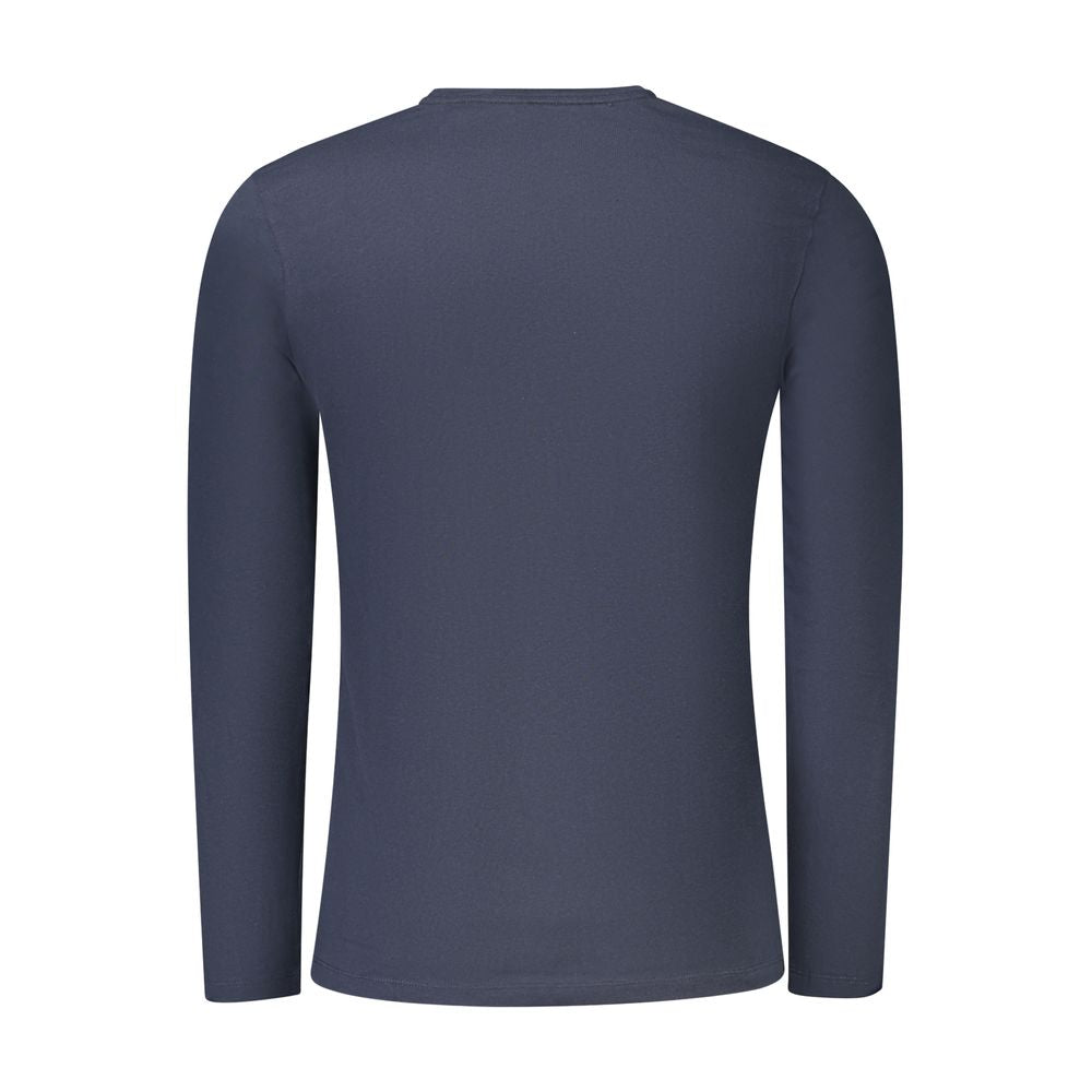 T-shirt en coton bleu Hugo Boss, coupe classique, porté sur un mannequin, visible détails du tissu et du col.