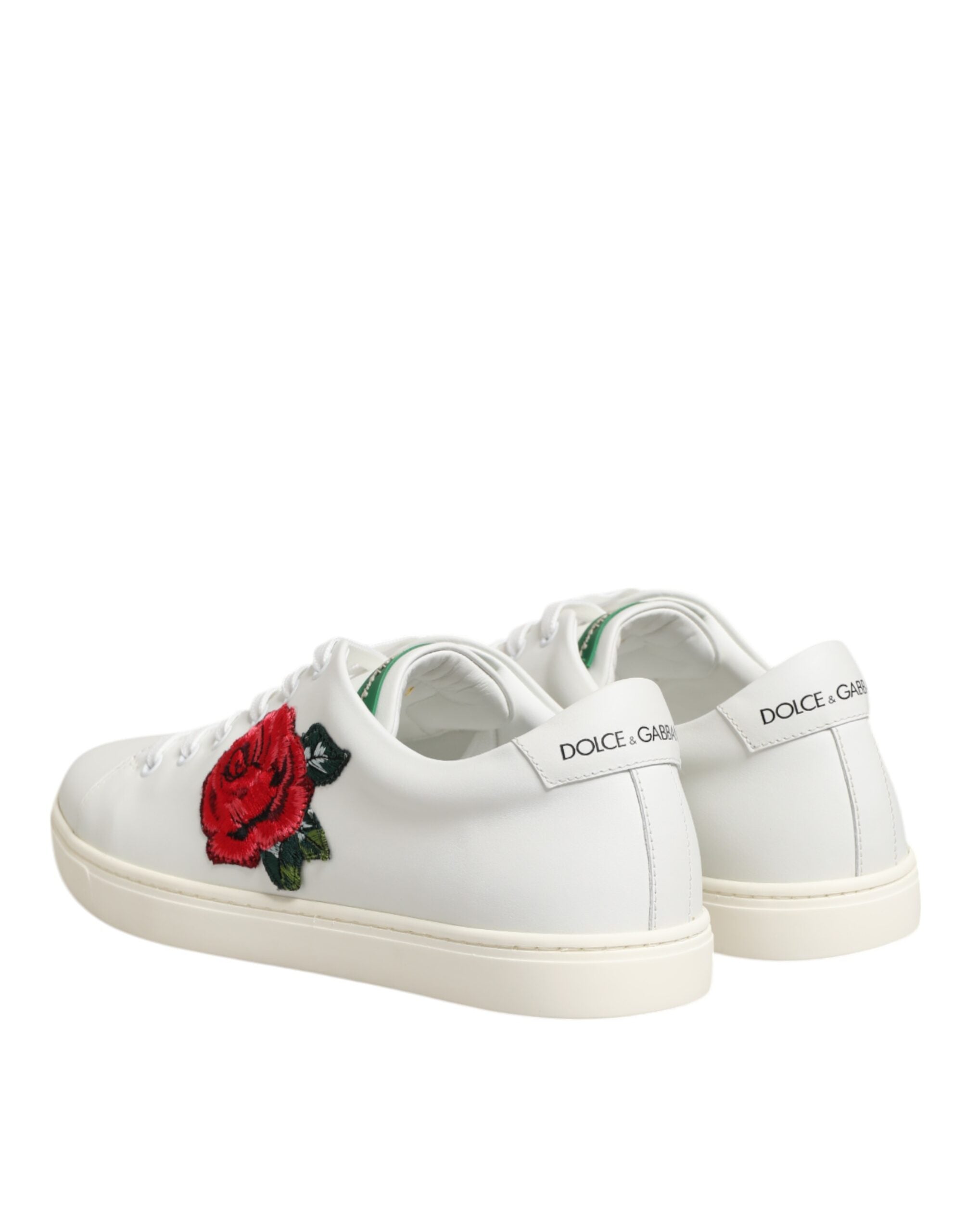 Chaussures basses en cuir blanc Dolce & Gabbana avec broderie de rose et détails élégants.