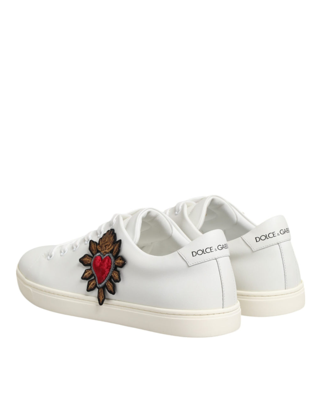 Chaussures sneakers en cuir blanc Dolce & Gabbana avec patch cœur sacré, style mode élégant et décontracté.