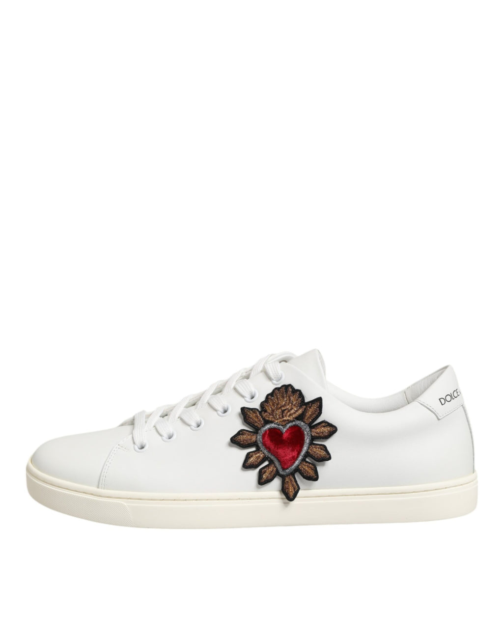 Chaussures sneakers blanches en cuir Dolce & Gabbana avec patch cœur sacré, tendance et élégantes pour hommes et femmes.