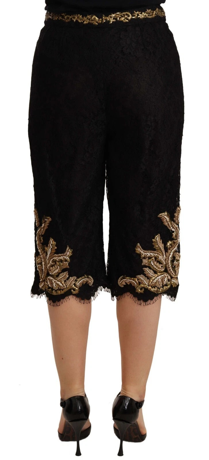 Shorts Dolce & Gabbana en dentelle noire avec détails baroques dorés, pièce spéciale, style élégant et sophistiqué.