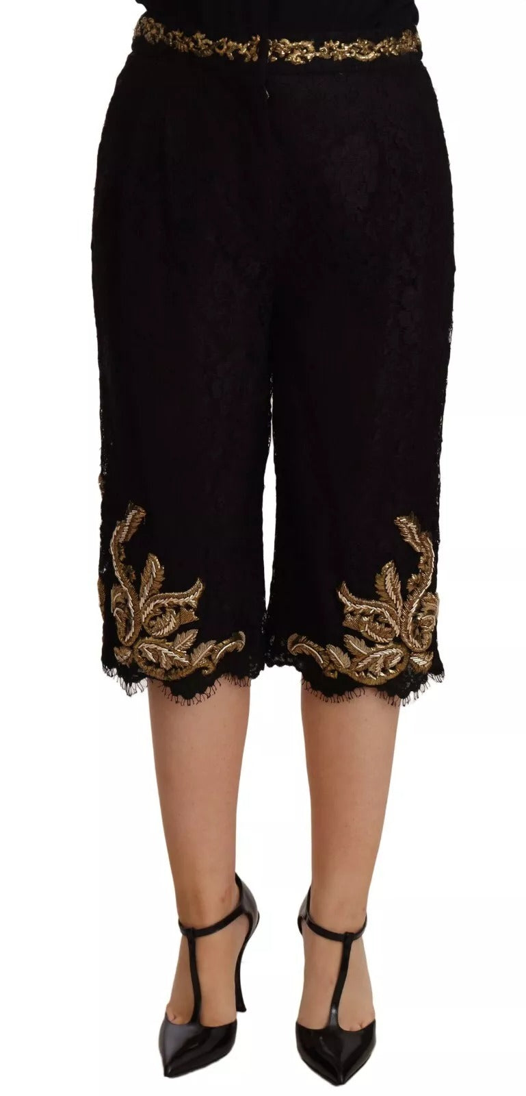 Shorts Dolce & Gabbana en dentelle noire et or baroque, pièce spéciale, détails élégants visibles sur l'image.