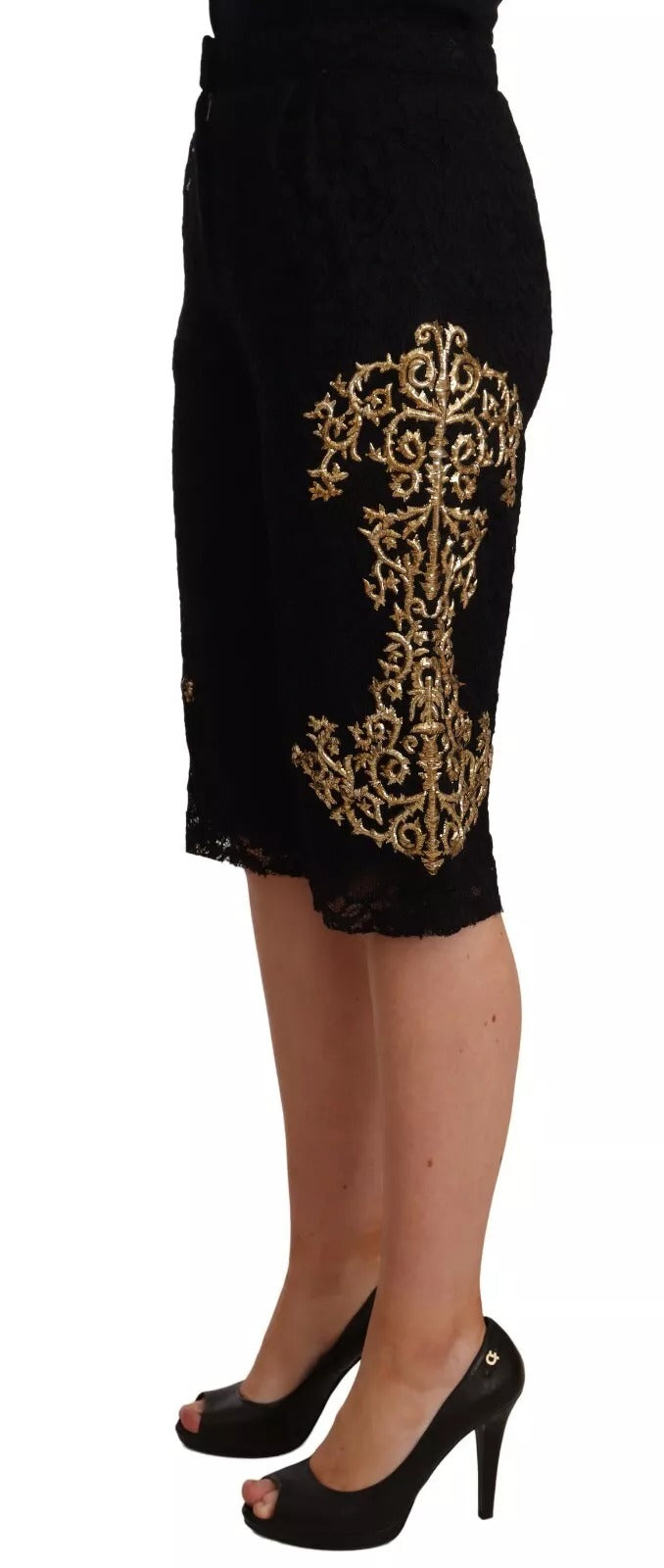 Shorts Dolce & Gabbana en dentelle noire et or baroque, pièce spéciale avec détails élégants et sophistiqués.