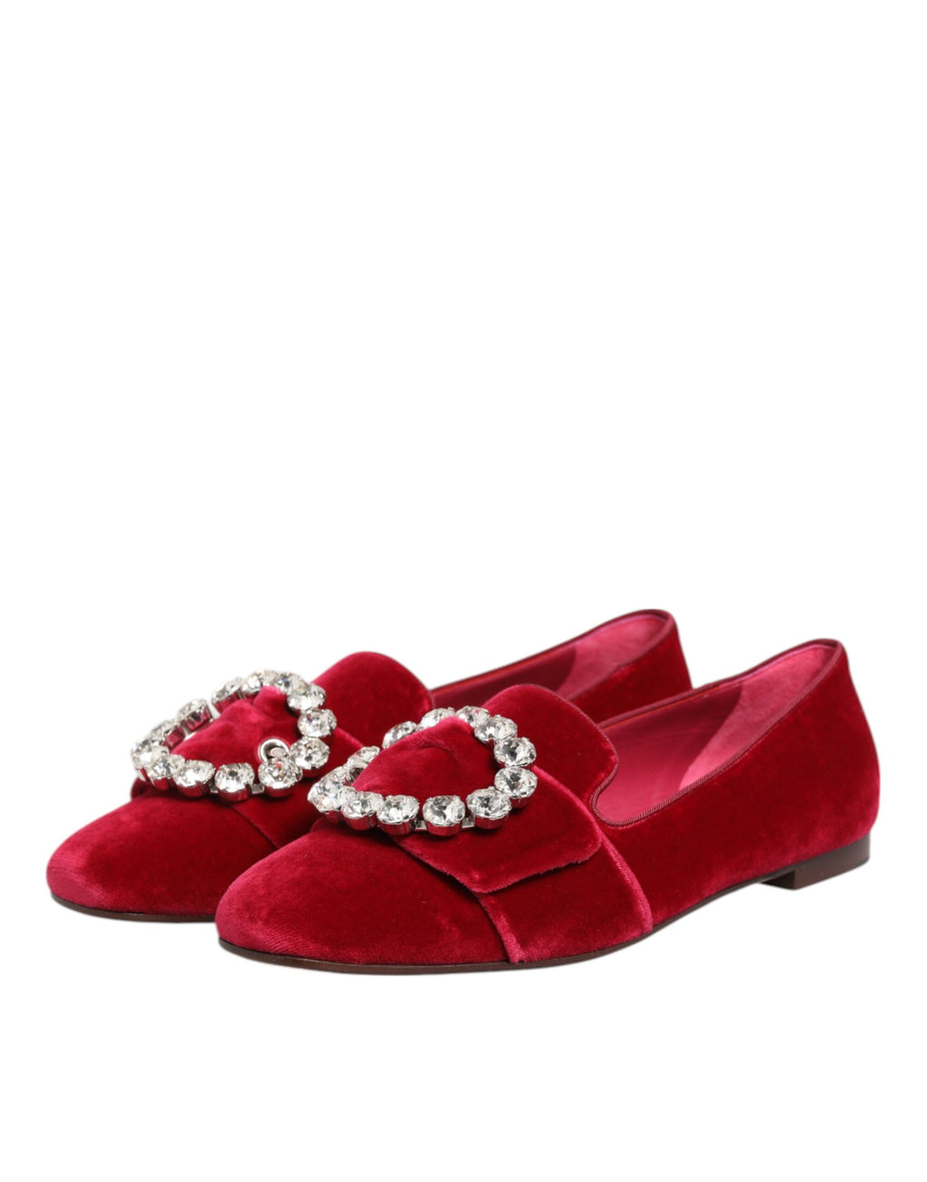 Chaussures Dolce & Gabbana mocassins en velours rouge avec boucle en cristal, baskets plates élégantes et sophistiquées.