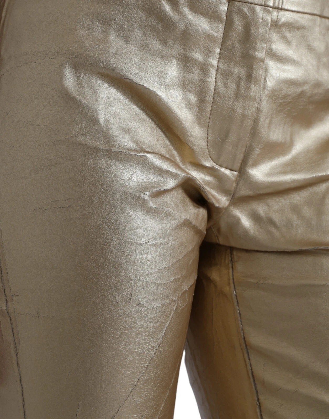 Pantalon skinny métallisé doré à haute taille pour femmes de Dolce & Gabbana, tissu brillant et ajusté.