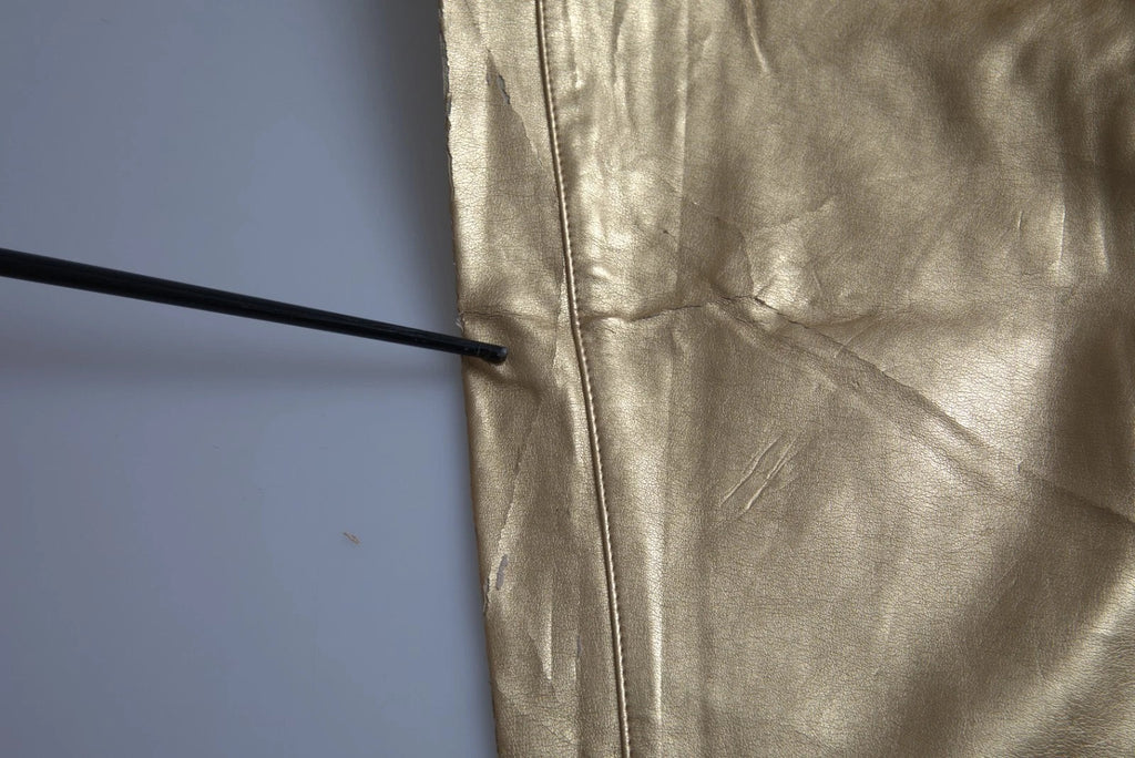 Pantalon skinny doré à taille haute pour femme de Dolce & Gabbana, en tissu métallique brillant.