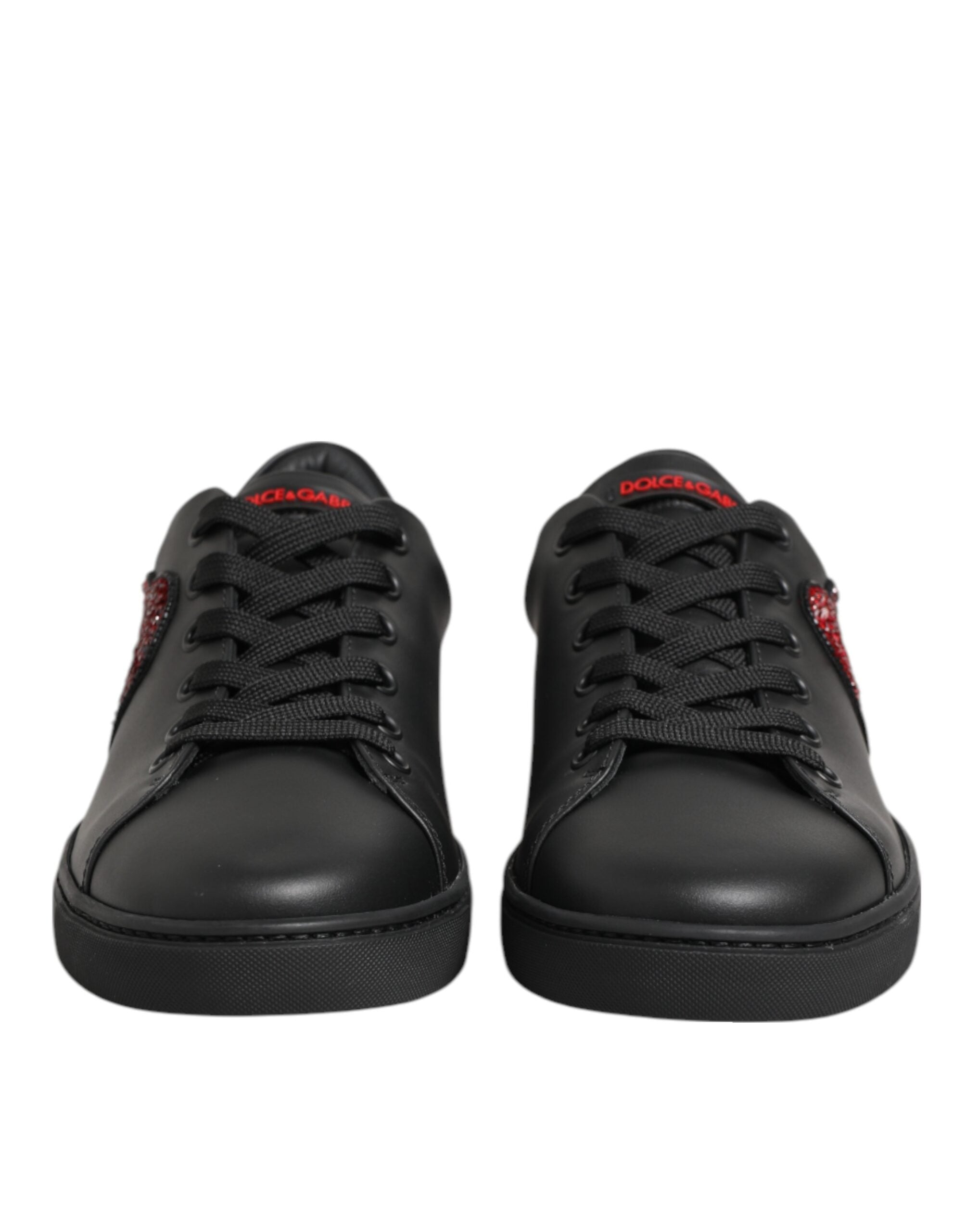 Chaussures basses en cuir noir Dolce & Gabbana avec cœur en cristal, sneakers élégants et tendance.