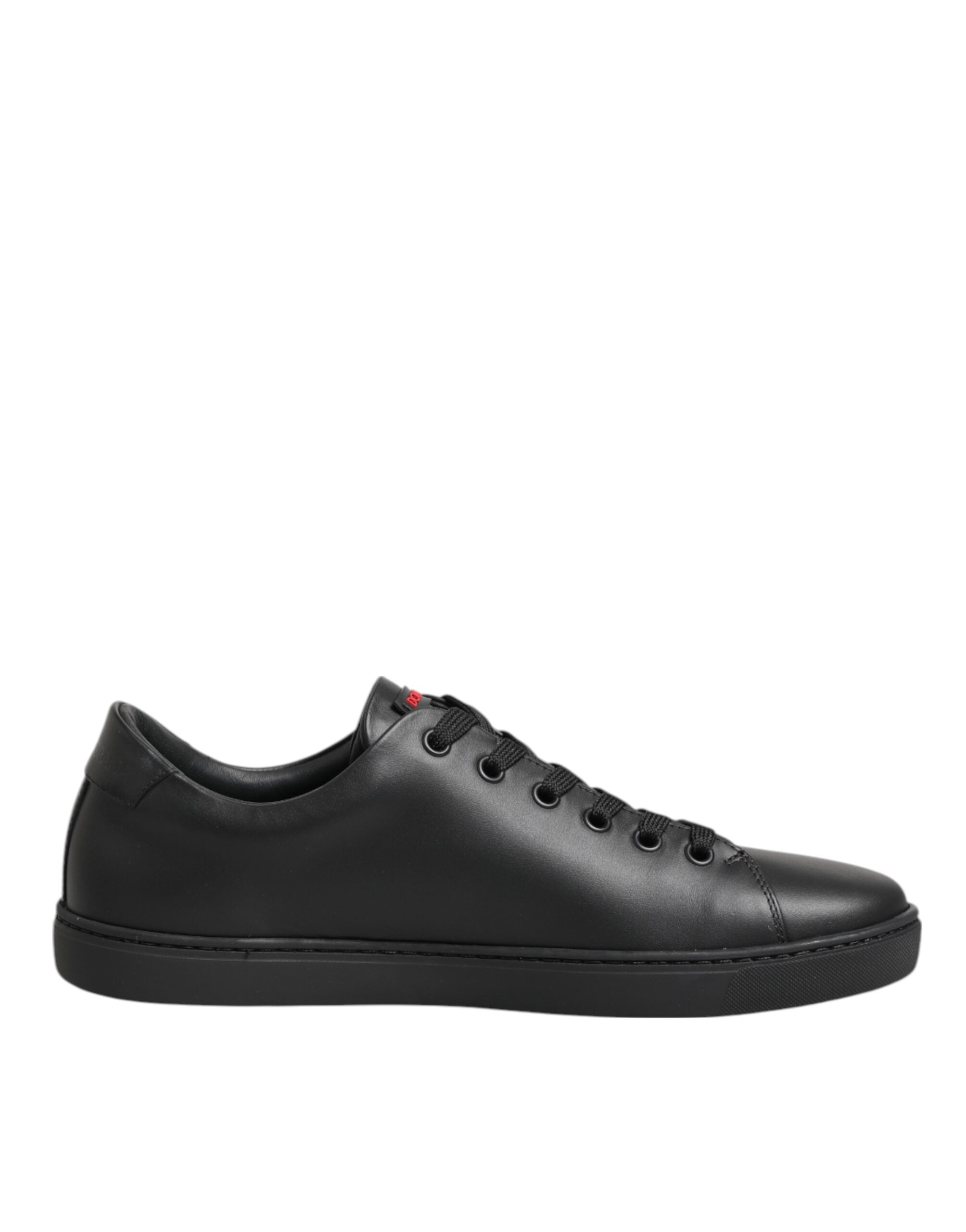 Chaussures basses en cuir noir Dolce & Gabbana avec cœur en cristal, baskets élégantes pour femme.