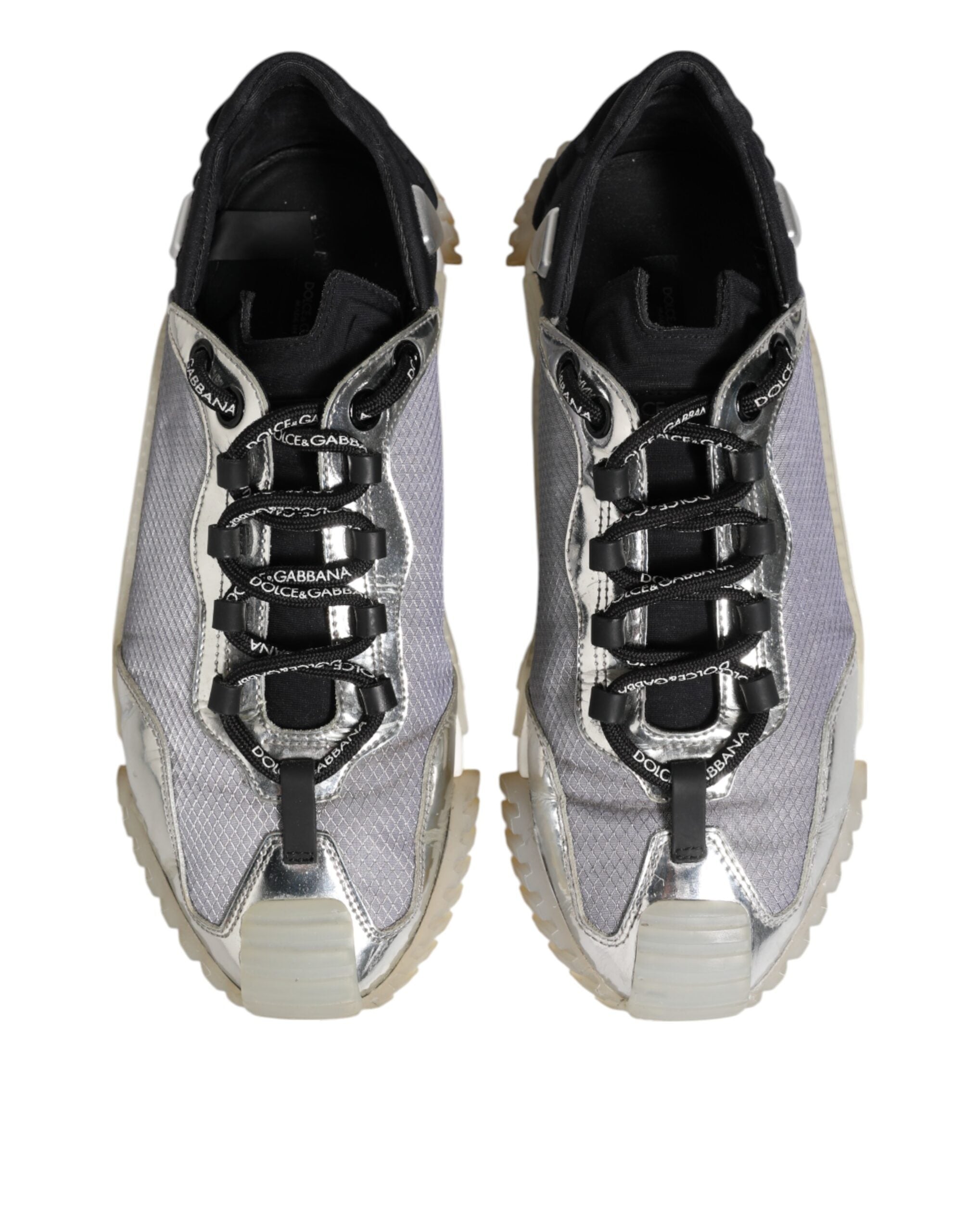 Chaussures sneakers basses Dolce & Gabbana Logo multicolore argenté, design moderne et élégant, vue de face avec détails de la marque.