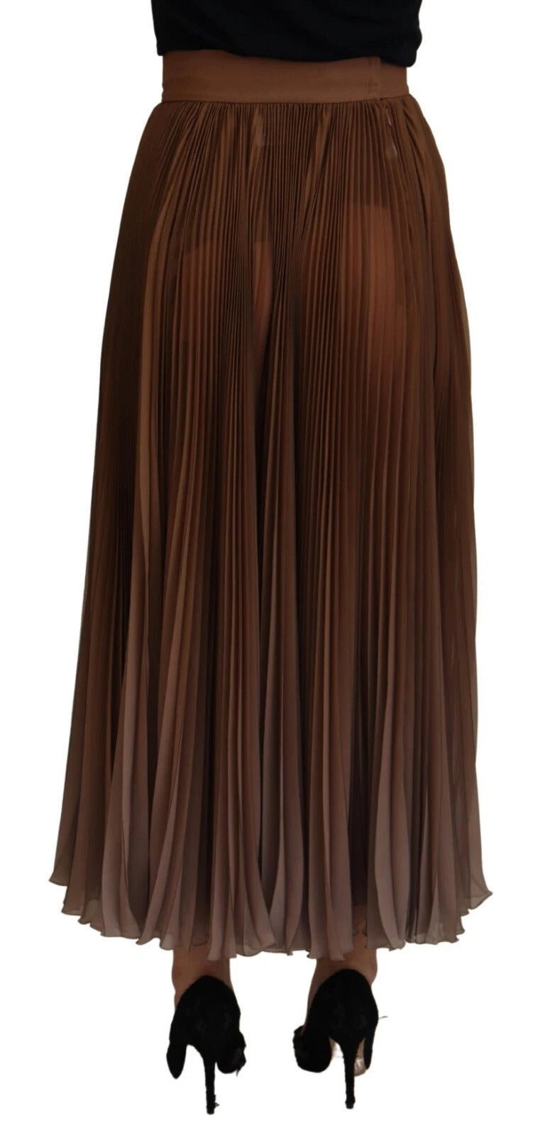 Jupe midi plissée en chiffon beige Dolce & Gabbana, longueur longue, élégante et fluide, portée en mode sophistiquée.