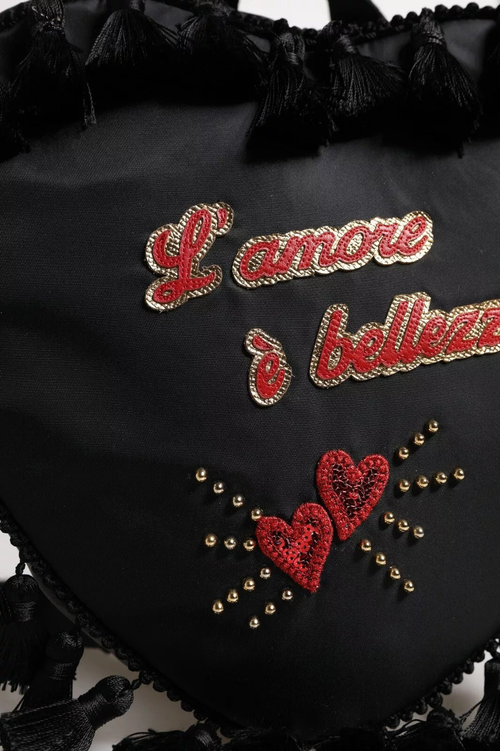 Sac à dos pour enfants Dolce & Gabbana noir avec patch cœur L'Amore orné de broderies et embellissements.