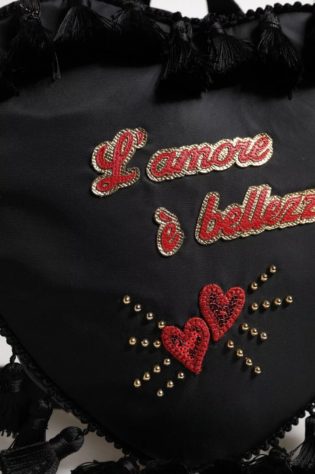 Sac à dos pour enfants Dolce & Gabbana noir avec patch cœur L'Amore orné de broderies et embellissements.