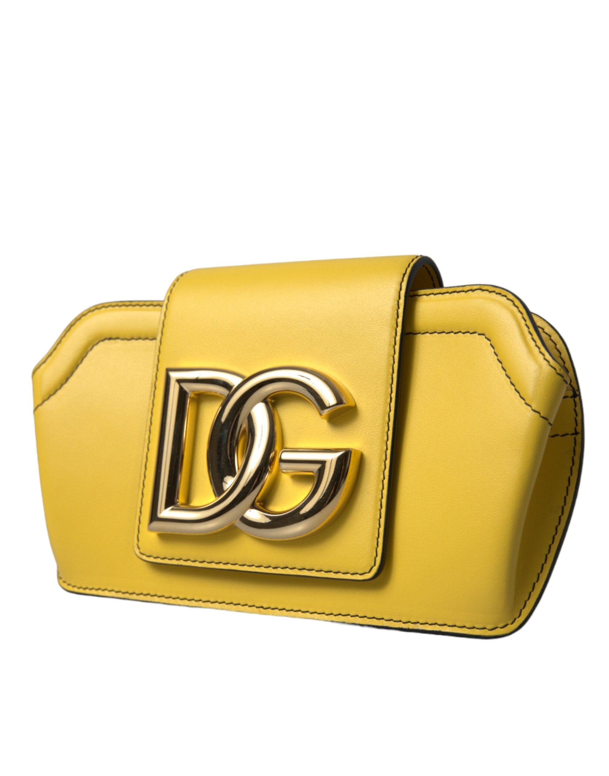 Sac clutch Dolce & Gabbana en cuir jaune lisse avec logo DG, porté en bandoulière, mode élégante et sophistiquée.