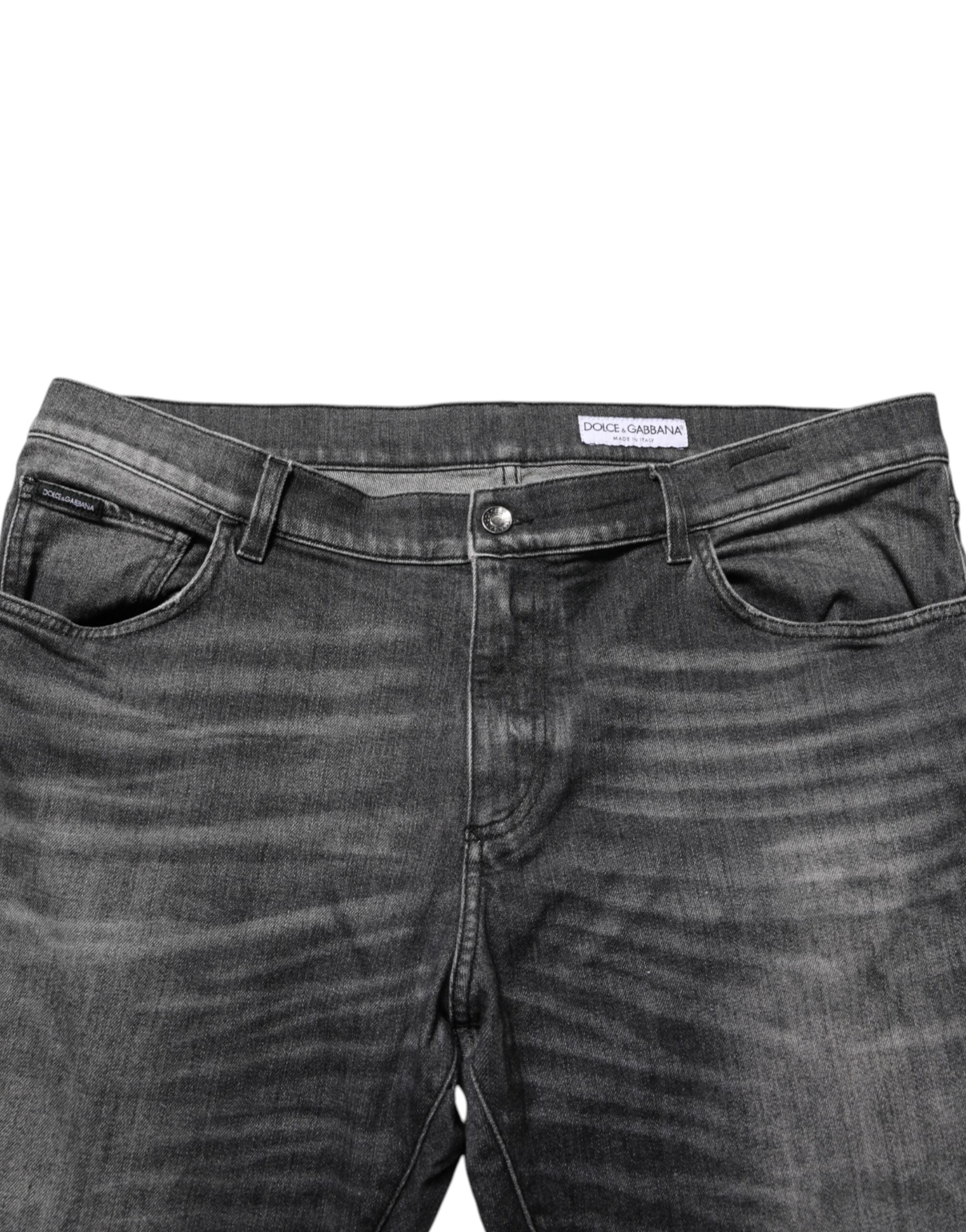 Jeans slim droit Dolce & Gabbana en denim noir gris wash, coupe ajustée et élégante, affichés sur un mannequin.