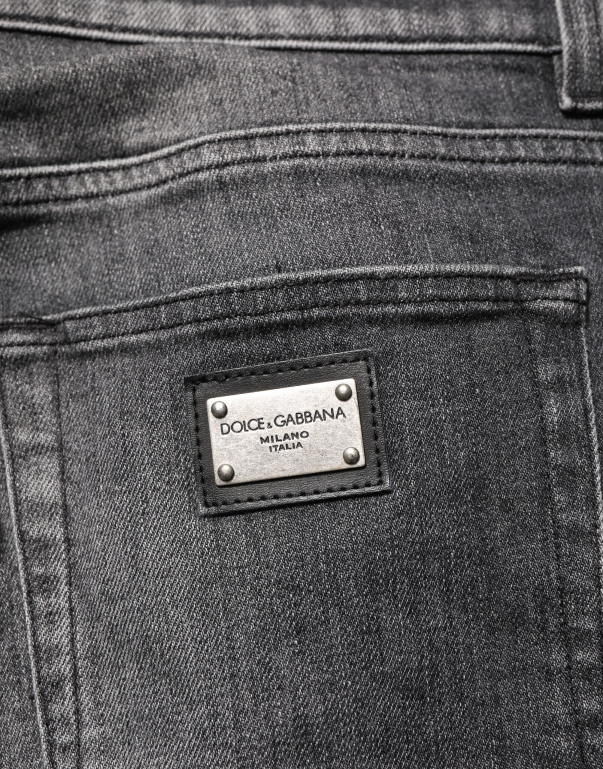 Jeans en denim noir et gris Dolce & Gabbana, coupe slim fit et jambes droites, visibles sur l'image.