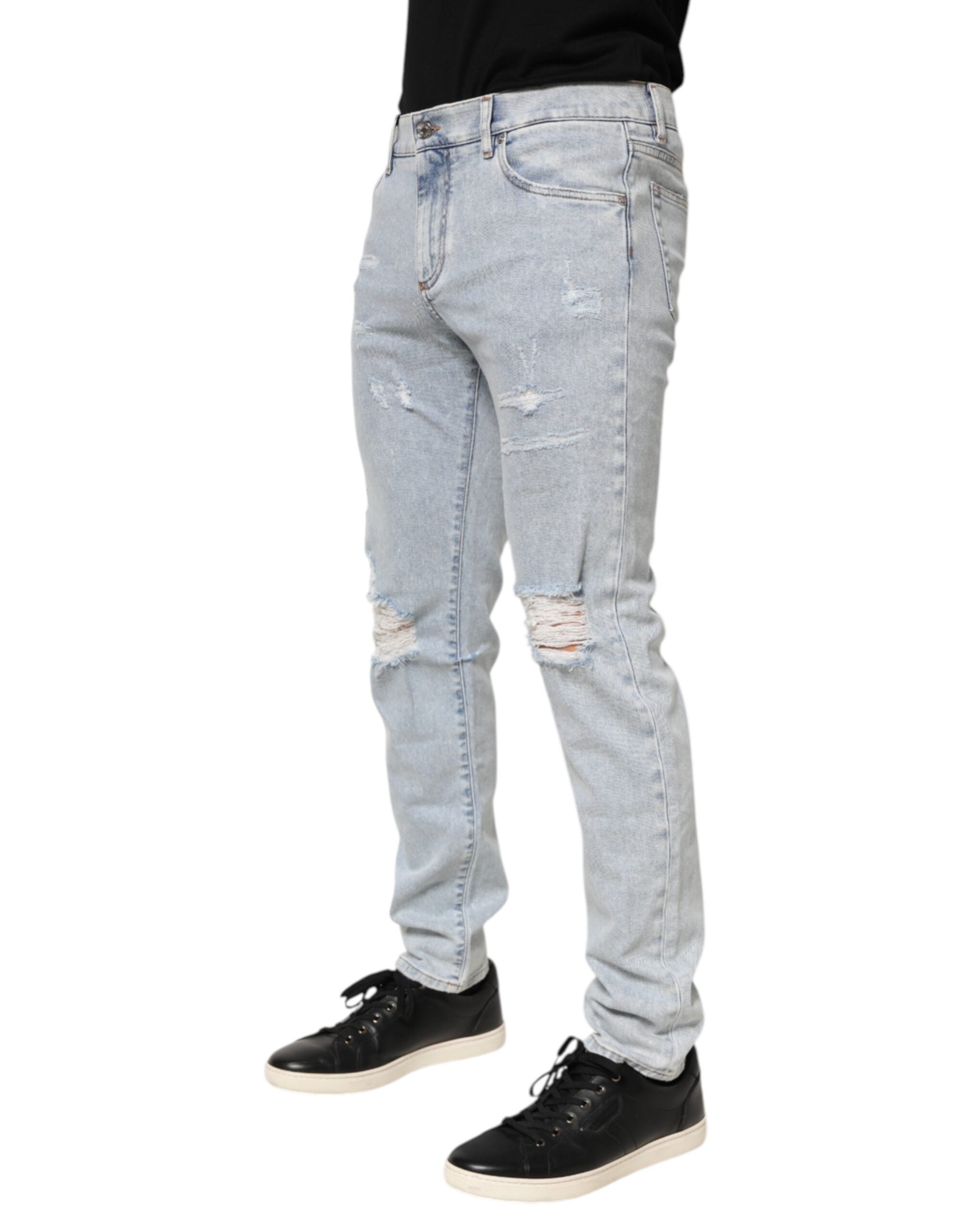 Jeans slim déchirés Dolce & Gabbana Light Blue en denim clair avec détails usés, style décontracté et moderne.