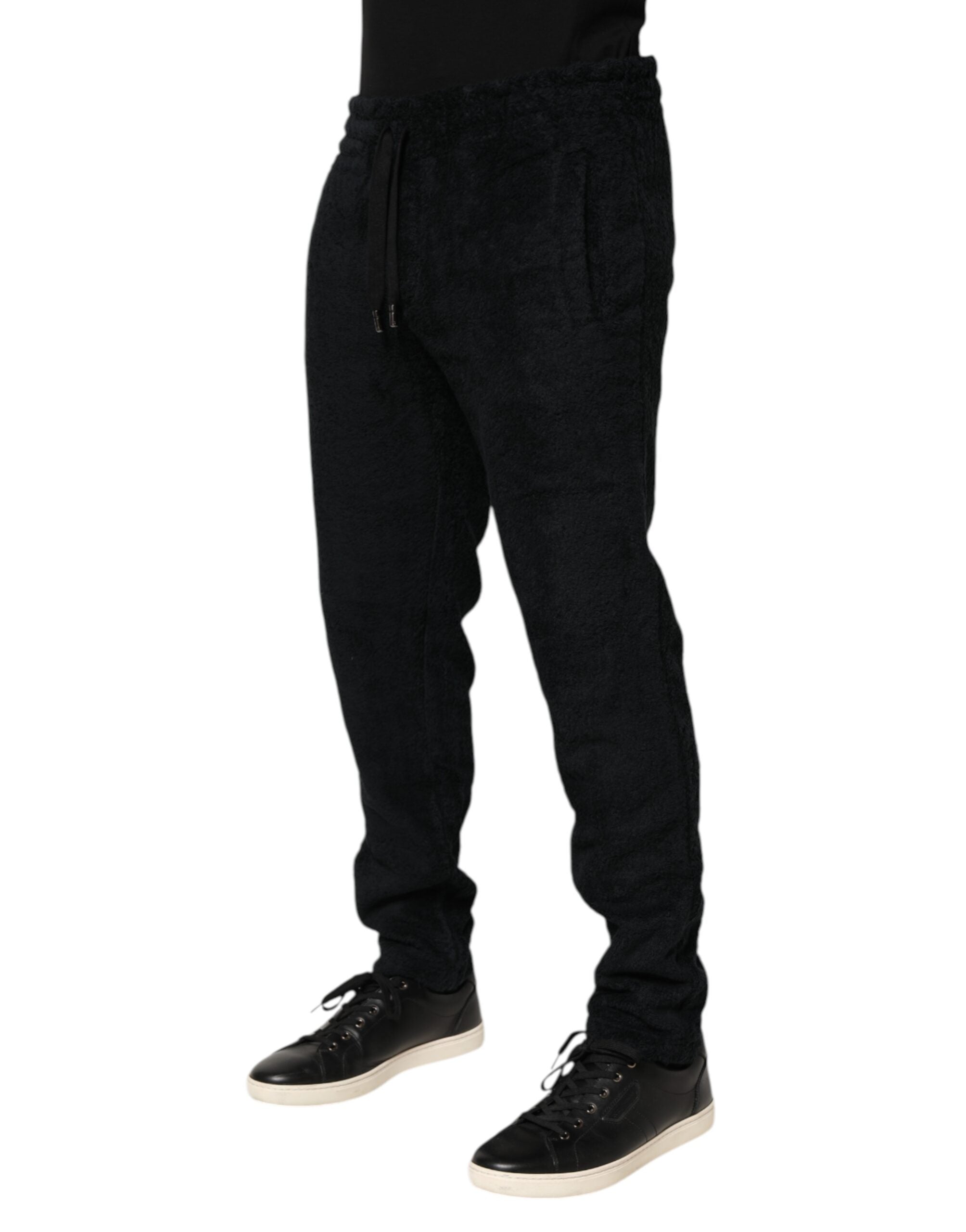 Pantalon jogger homme Dolce & Gabbana en coton noir avec logo, coupe décontractée et style sportif.