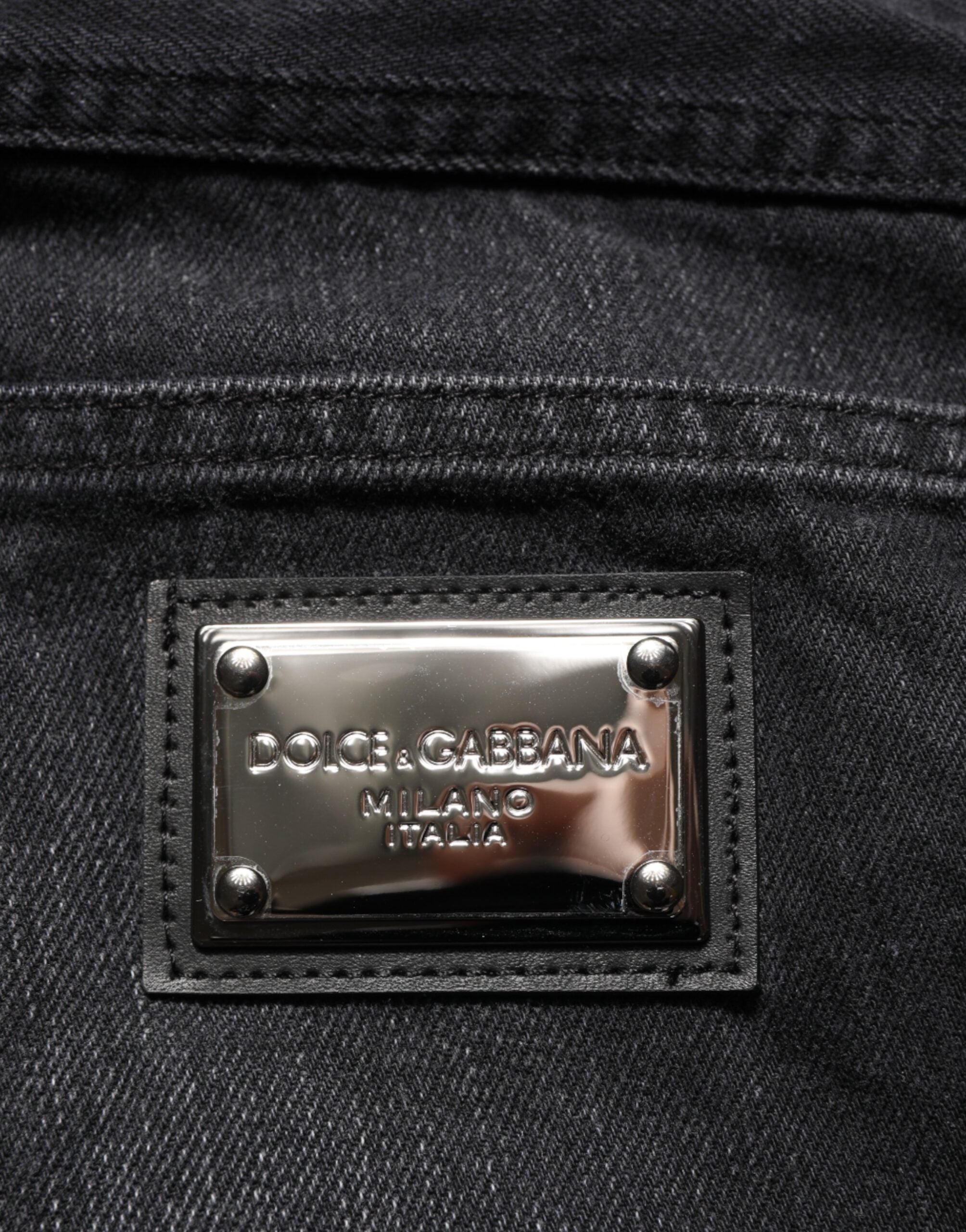 Jeans slim en denim noir en coton lavé de Dolce & Gabbana pour homme, ajustés et modernes, visibles en gros plan.