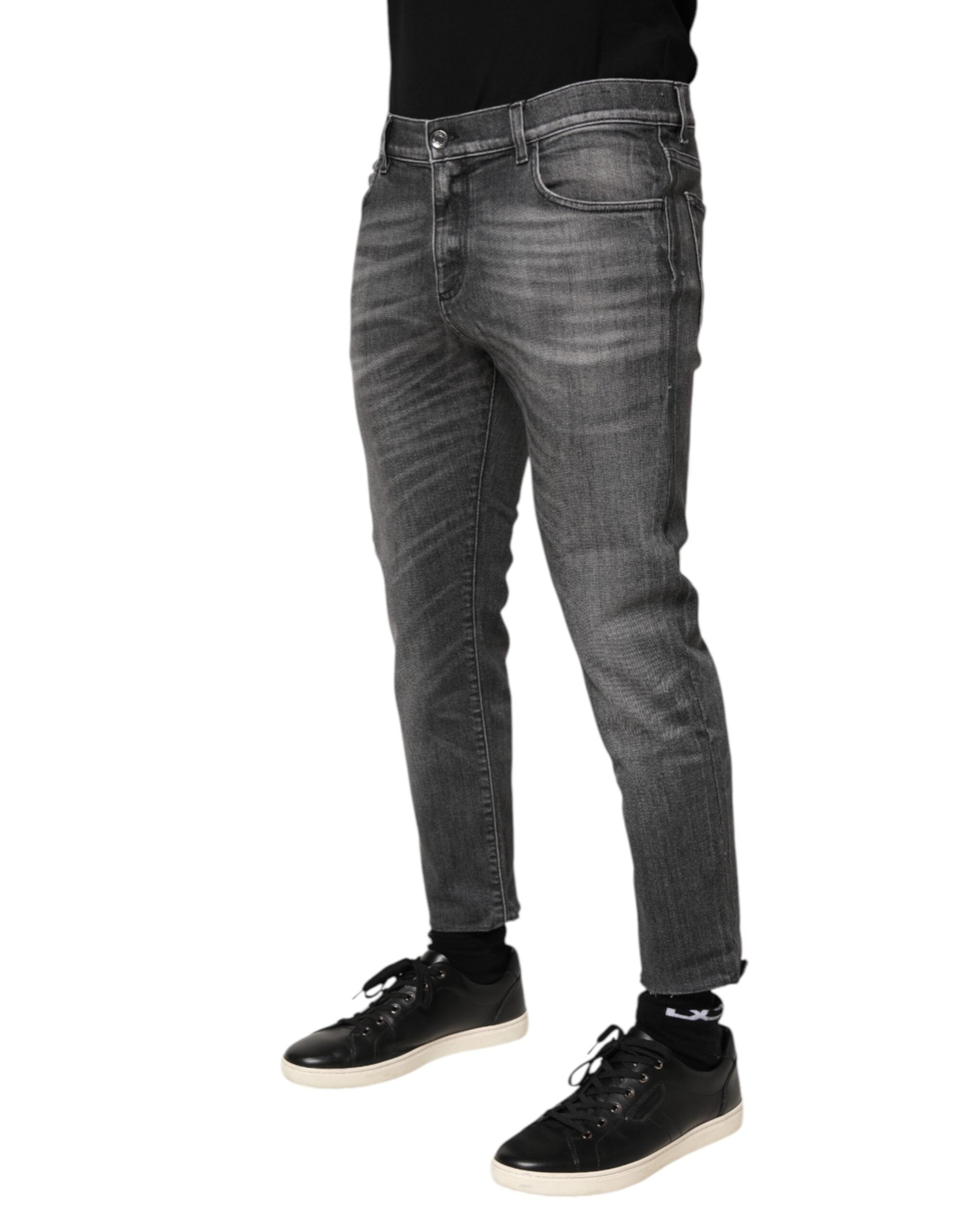 Pantalons en denim gris slim fit Dolce & Gabbana en coton avec déchirures et détails usés, vue de face.