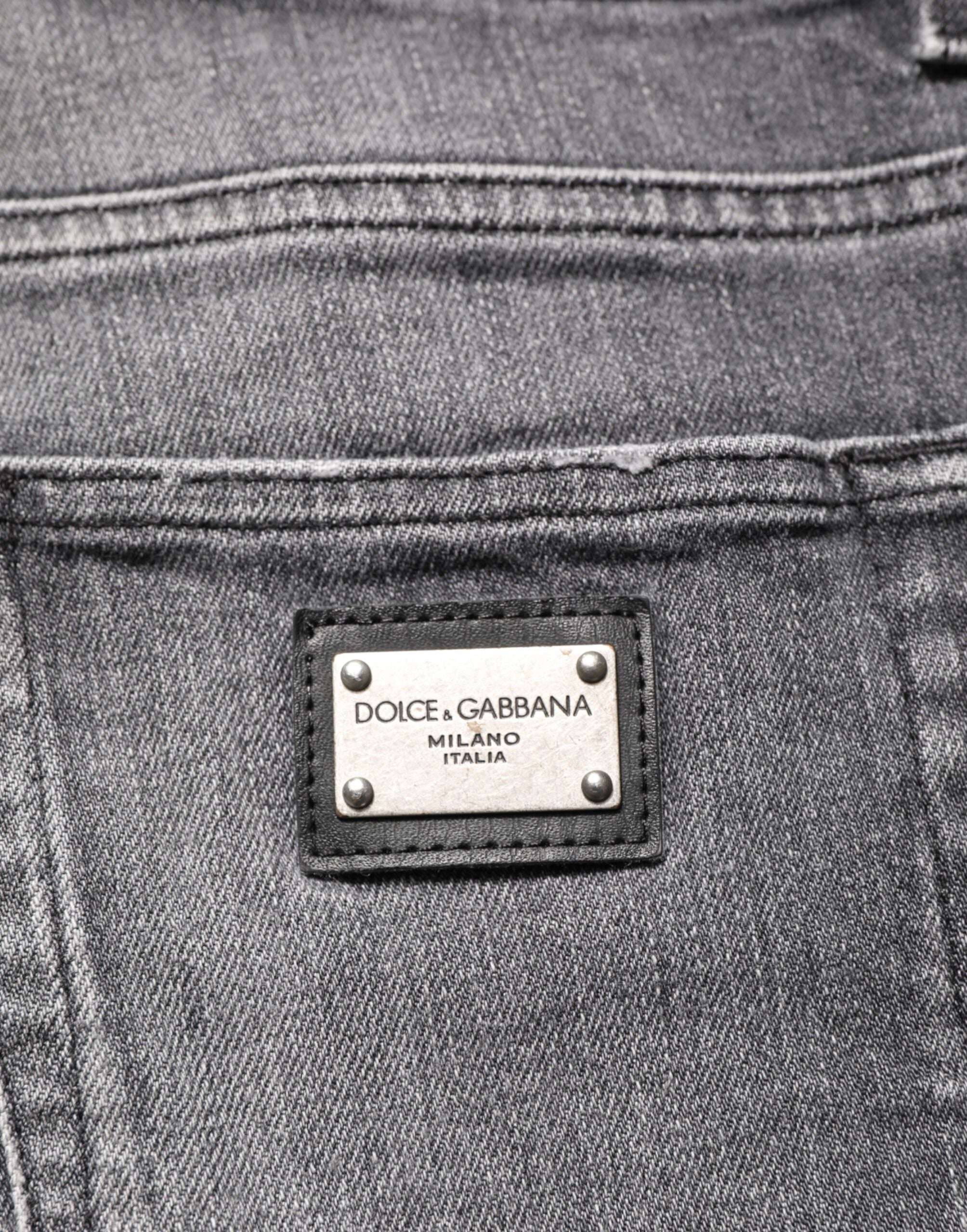 Pantalon slim en jean en coton gris de Dolce & Gabbana, style déchiré et tendance, ajusté et confortable.