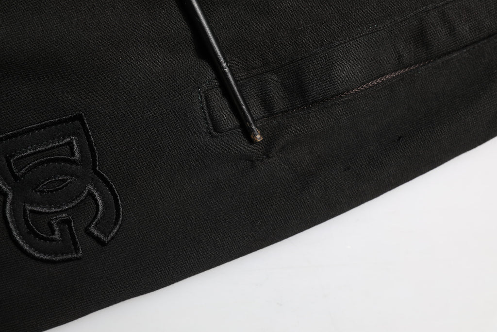 Pantalon jogger pour homme en coton noir Dolce & Gabbana avec logo DG visible, style décontracté et confortable.