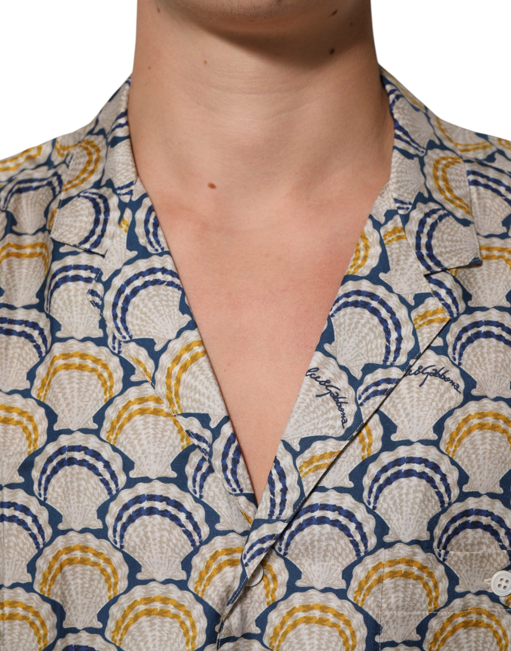 Chemise Dolce & Gabbana en coton et soie crème avec imprimé coquillage Hawaii à ourlets festonnés.