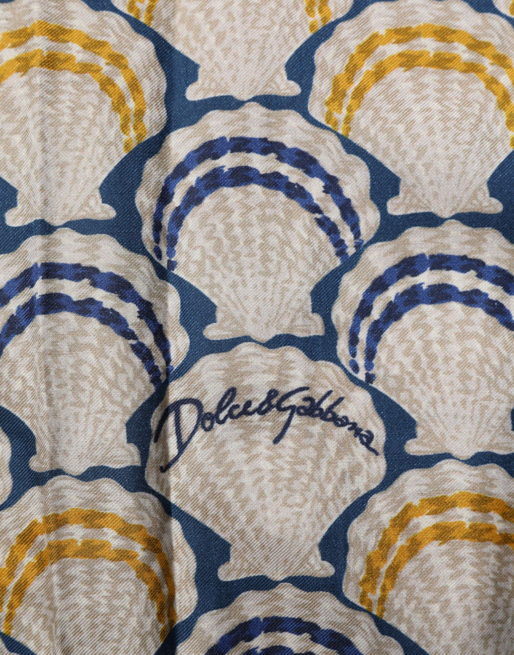Chemise Dolce & Gabbana en coton crème et soie avec imprimé coquillage Hawaii à bord festonné.