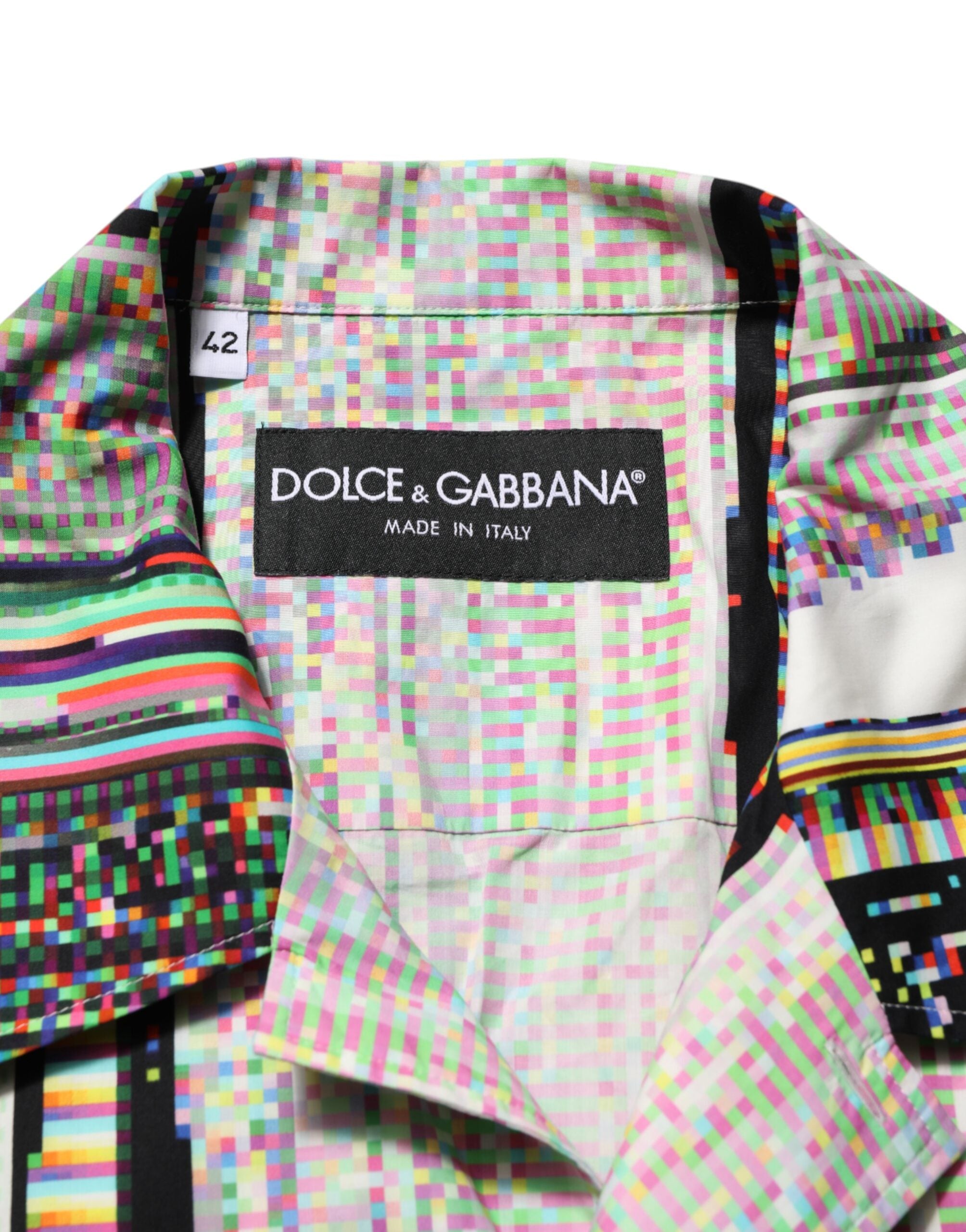 Chemise décontractée à col avec motif multicolore Dolce & Gabbana, style graphique et sophistiqué.