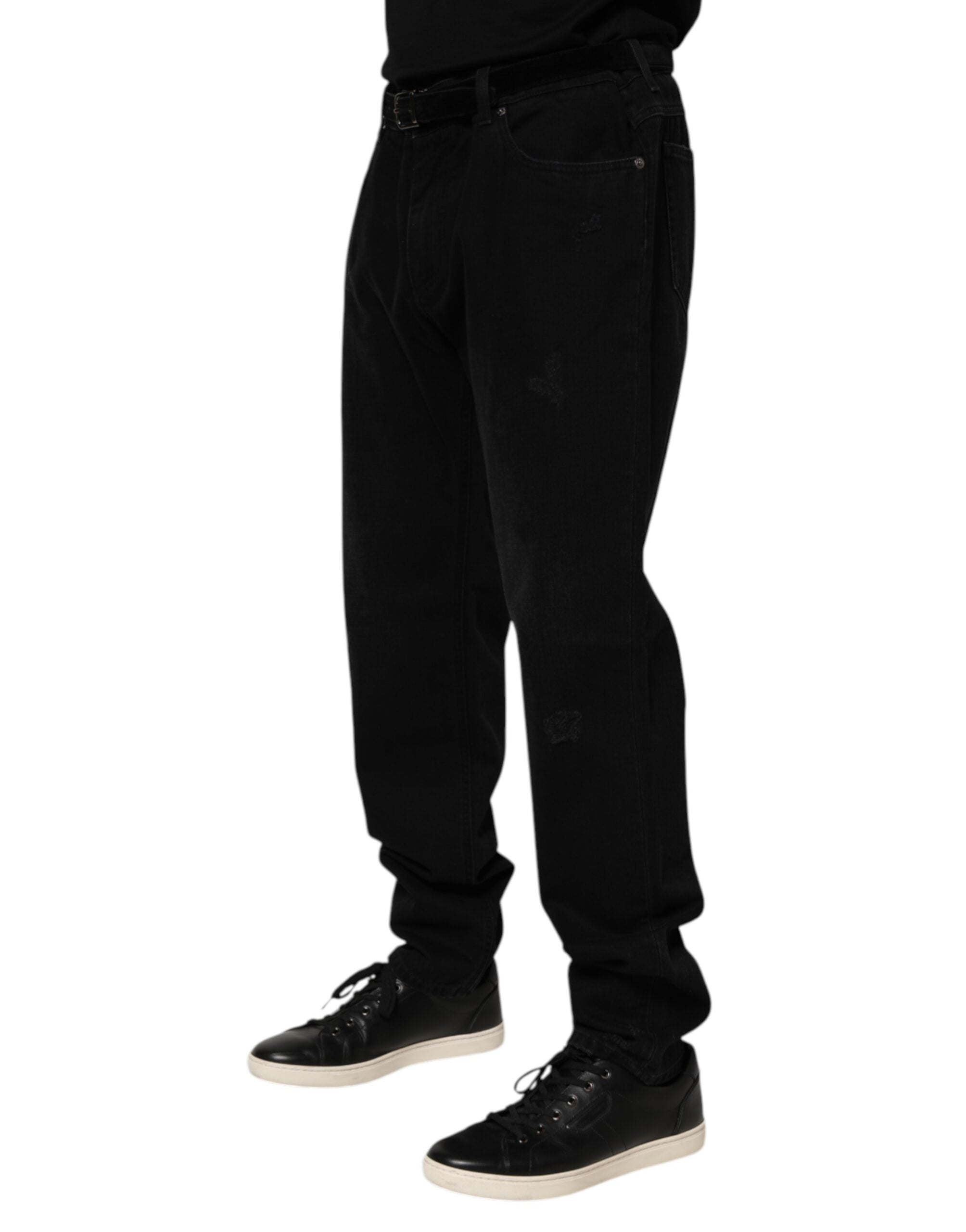 Pantalon homme Dolce & Gabbana en denim noir en coton, coupe régulière, style jeans, visible en détail sur la photo.