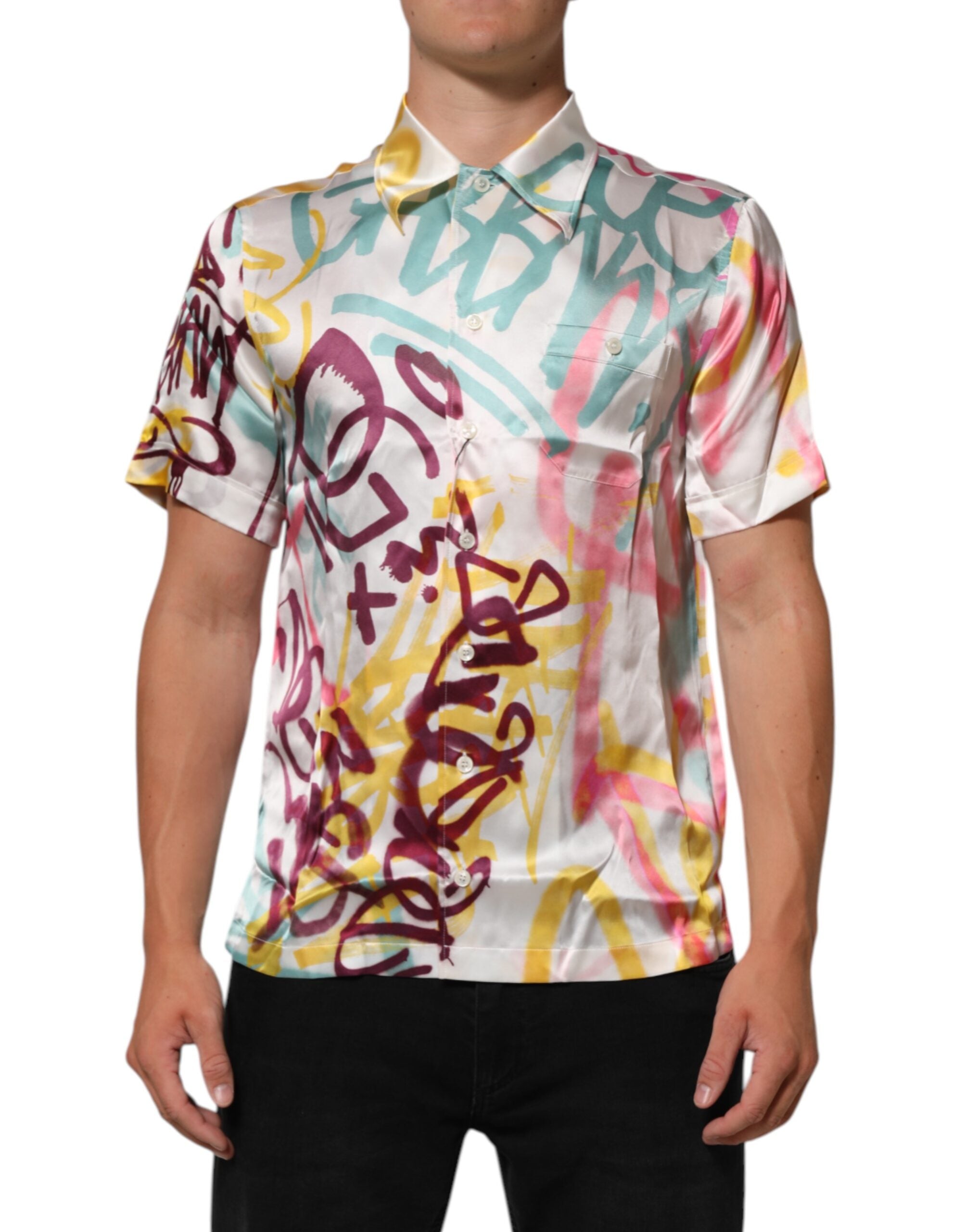 Chemise homme Dolce & Gabbana en soie blanche avec imprimé graffiti hawaïen décontracté, style casual et moderne.
