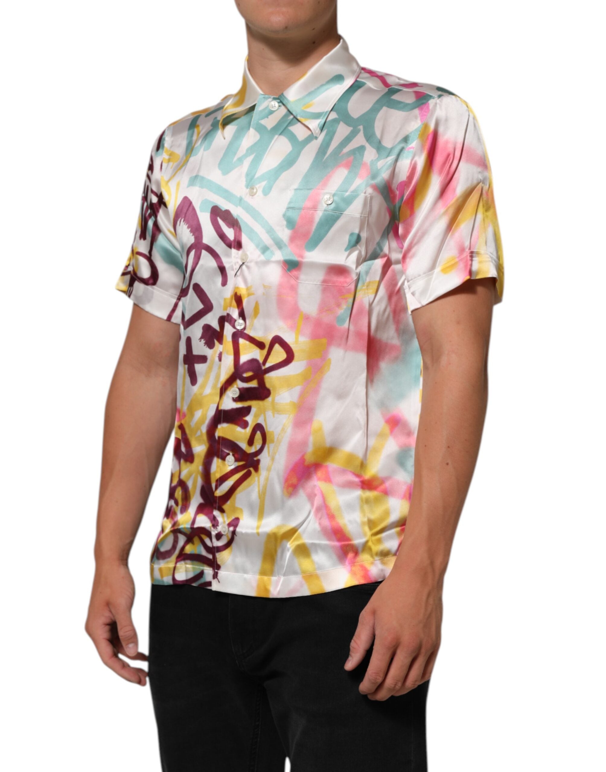 Chemise décontractée pour homme Dolce & Gabbana en soie blanche avec imprimé graffiti hawaïen.