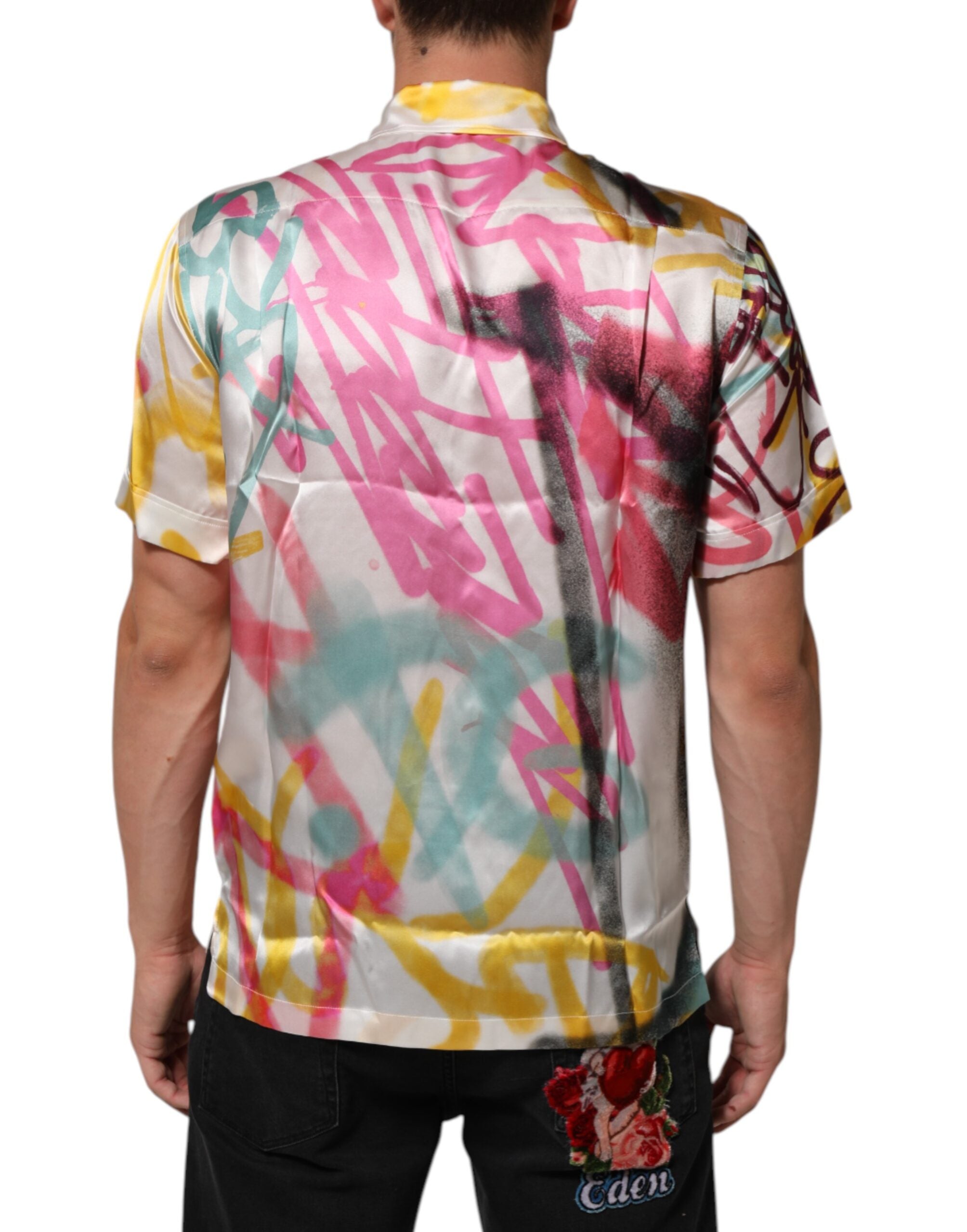 Chemise décontractée homme Dolce & Gabbana en soie blanche avec motif hawaïen graffiti, style casual et tendance.