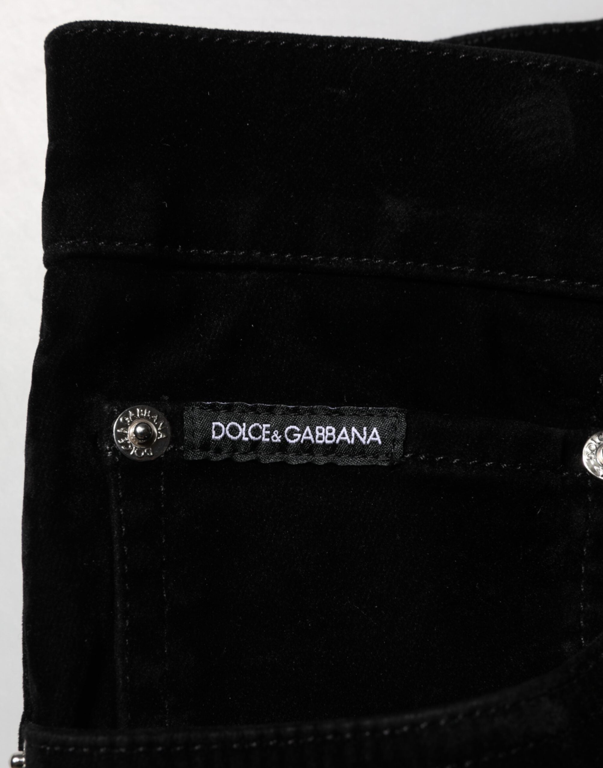 Pantalon en jean noir en coton Dolce & Gabbana, coupe slim ajustée, vue de face avec détails de la texture denim.