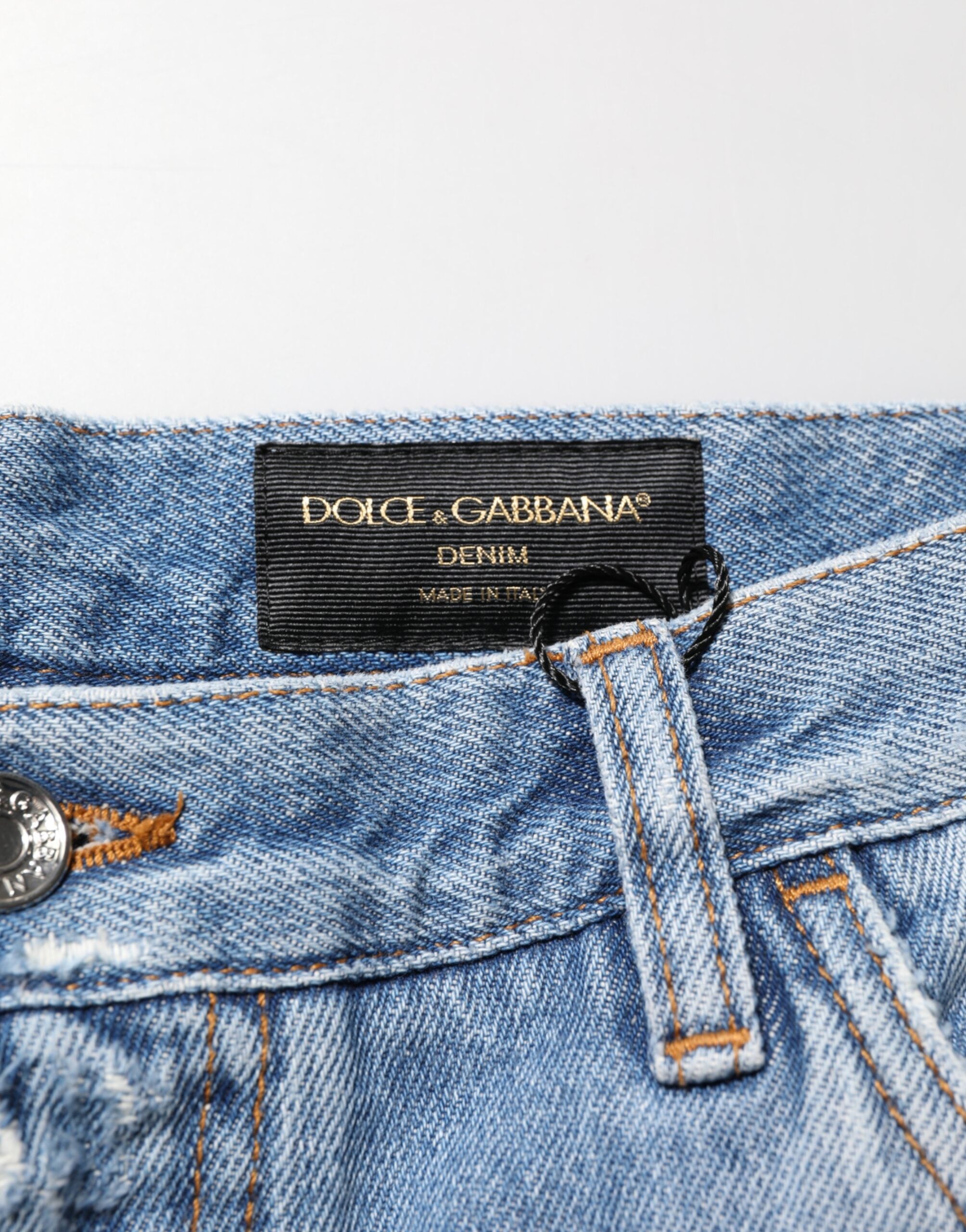 Pantalon en jean bleu déchiré et usé Dolce & Gabbana, coupe décontractée avec détails distressed et style tendance.