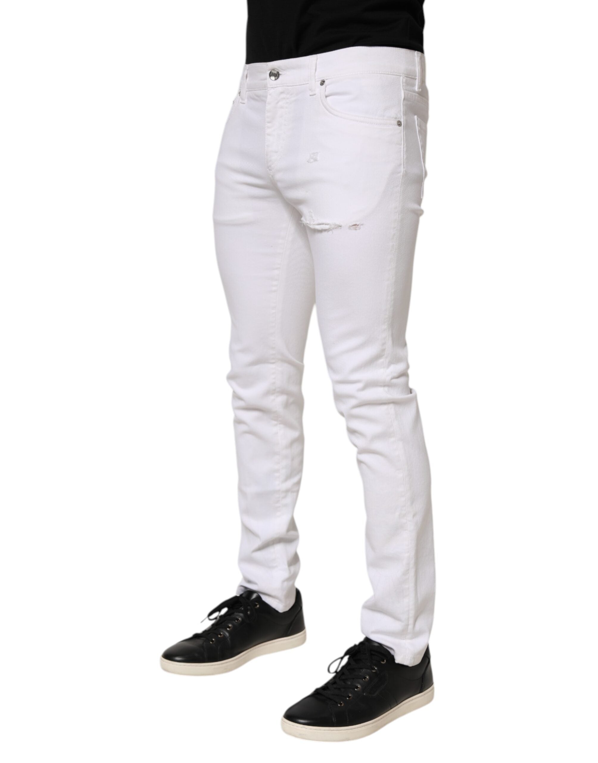 Jeans slim en denim blanc Dolce & Gabbana pour homme avec déchirures et détails en coton, style moderne et tendance.