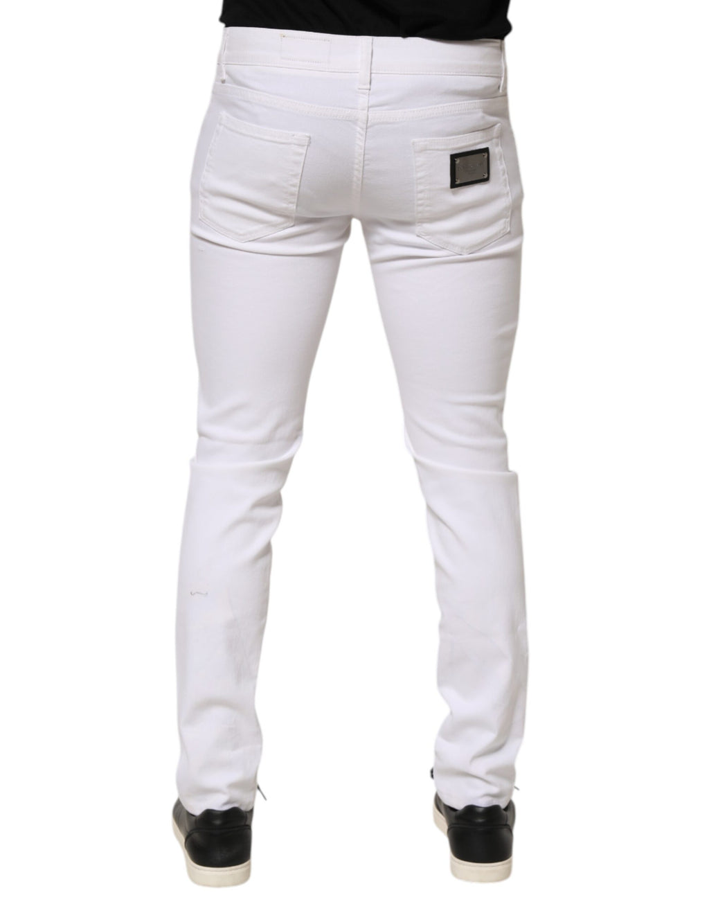 Jeans homme Dolce & Gabbana en coton blanc déchiré, coupe skinny, style denim, détails modernes visible sur l'image.