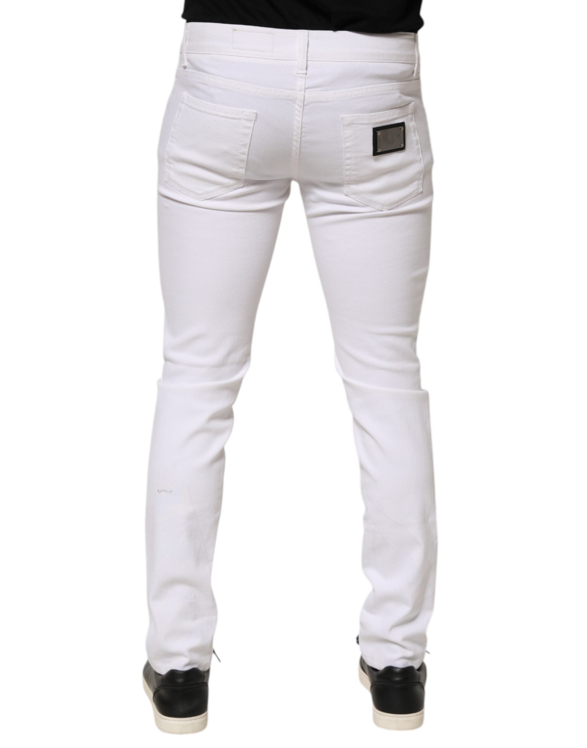 Jeans homme Dolce & Gabbana en coton blanc déchiré, coupe skinny, style denim, détails modernes visible sur l'image.