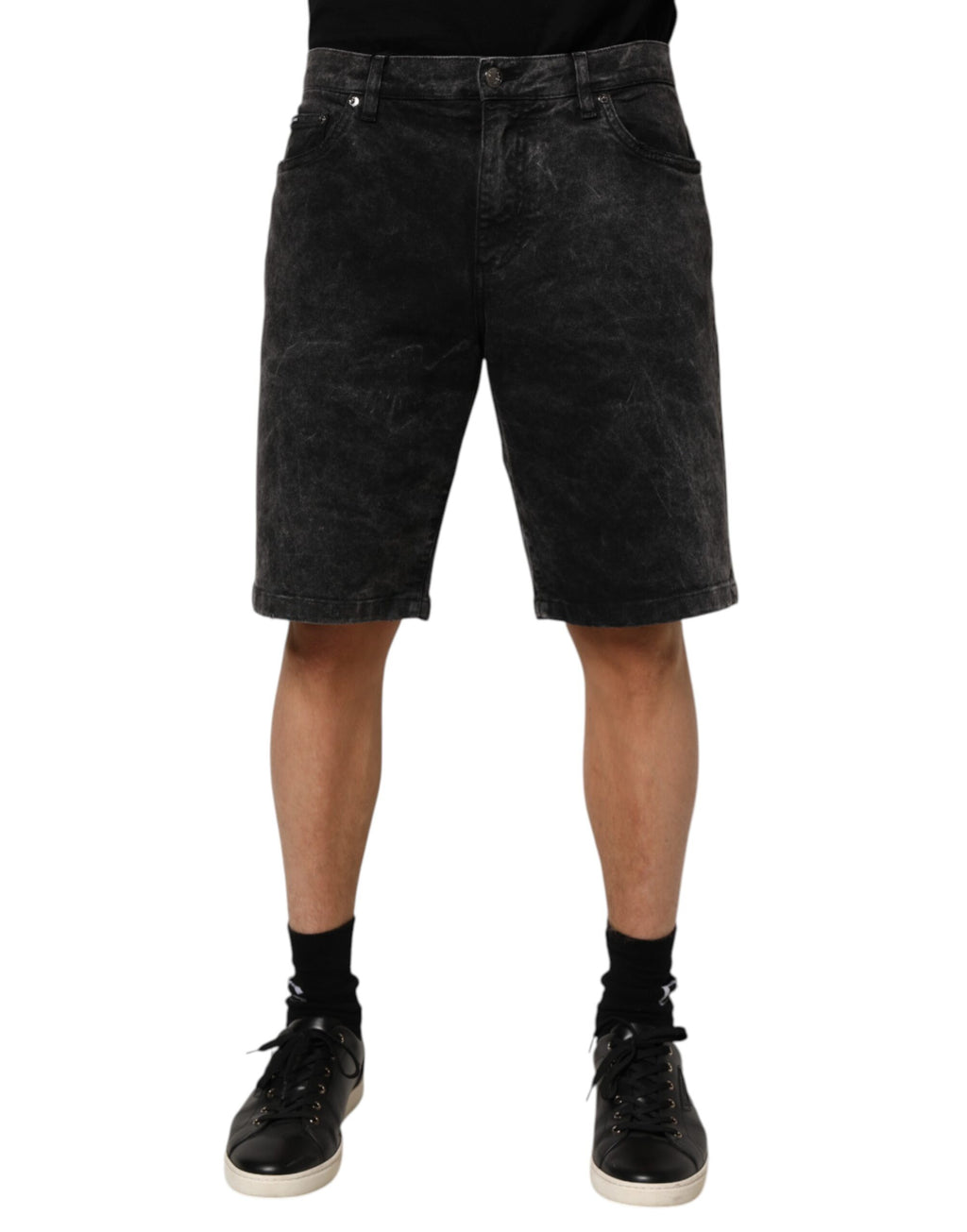 Short en jean homme Dolce & Gabbana noir en coton, mi-hauteur à la taille, avec coupe bermuda, visible sur l'image.