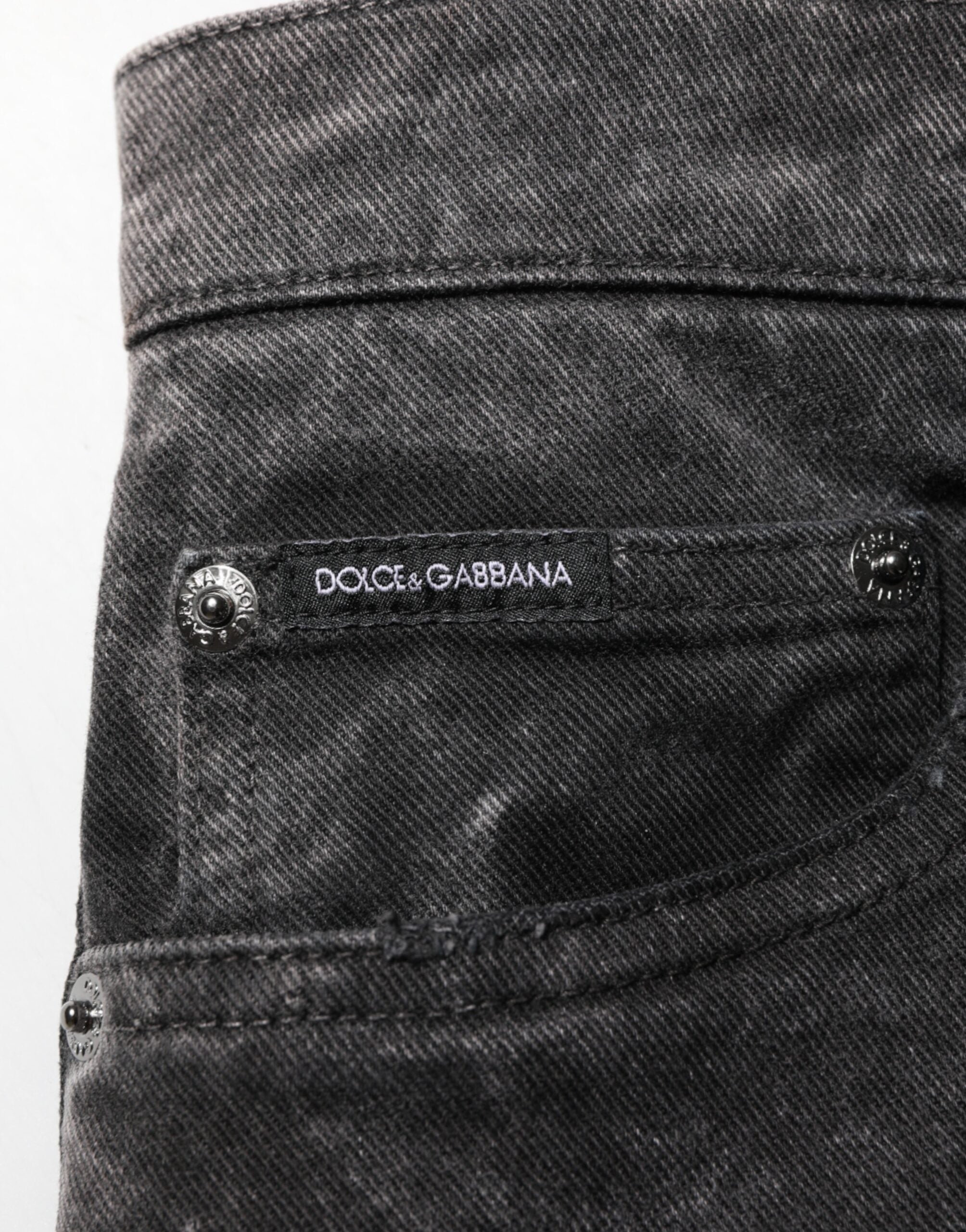 Short en denim noir Dolce & Gabbana, mi-hauteur pour homme, coupe décontractée et style élégant.