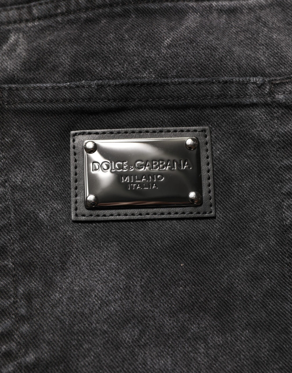 Shorts bermuda en coton noir pour homme de marque Dolce & Gabbana, taille mi-haute et coupe classique.
